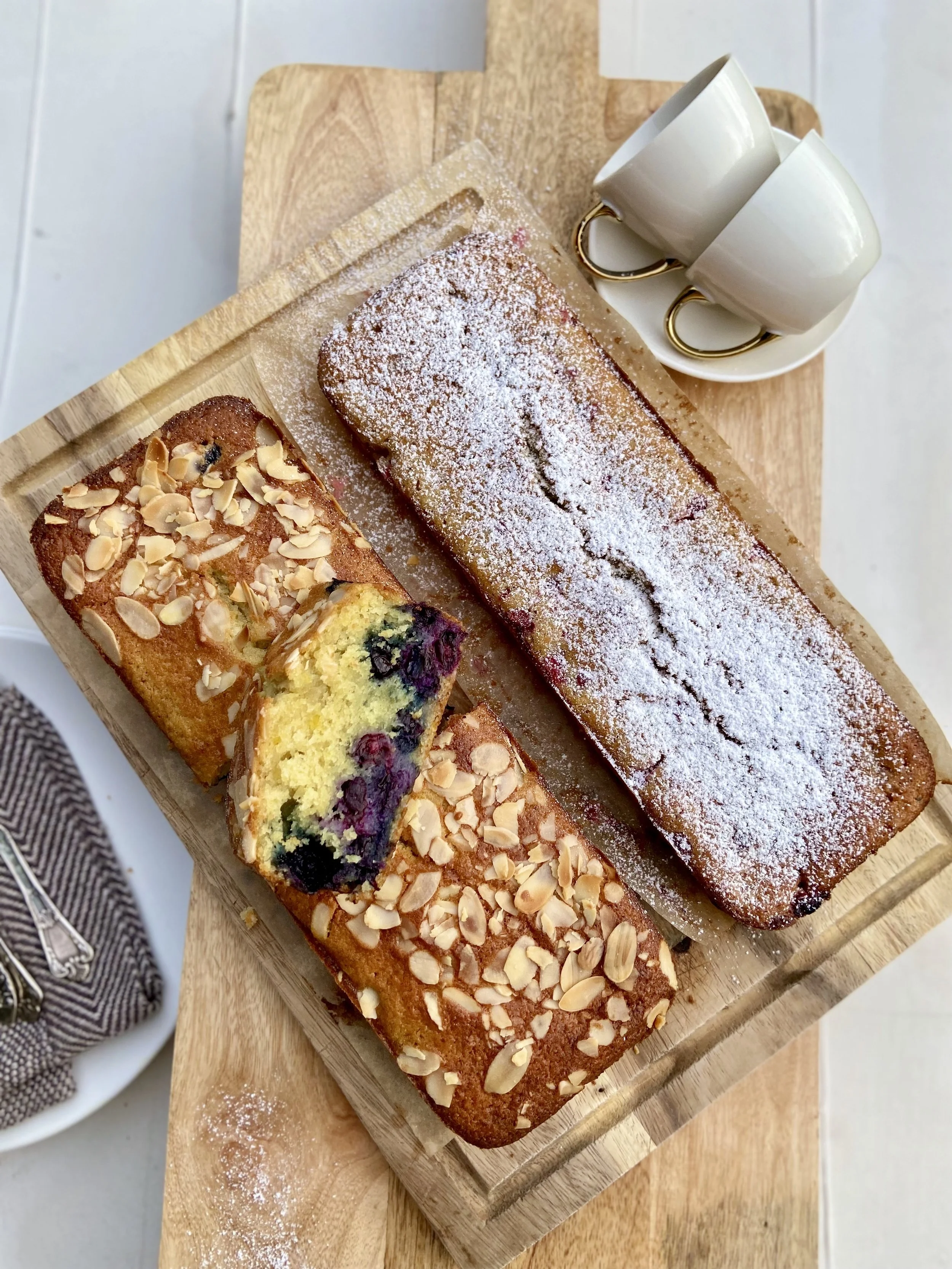 Sviesta kēkss ar ogām