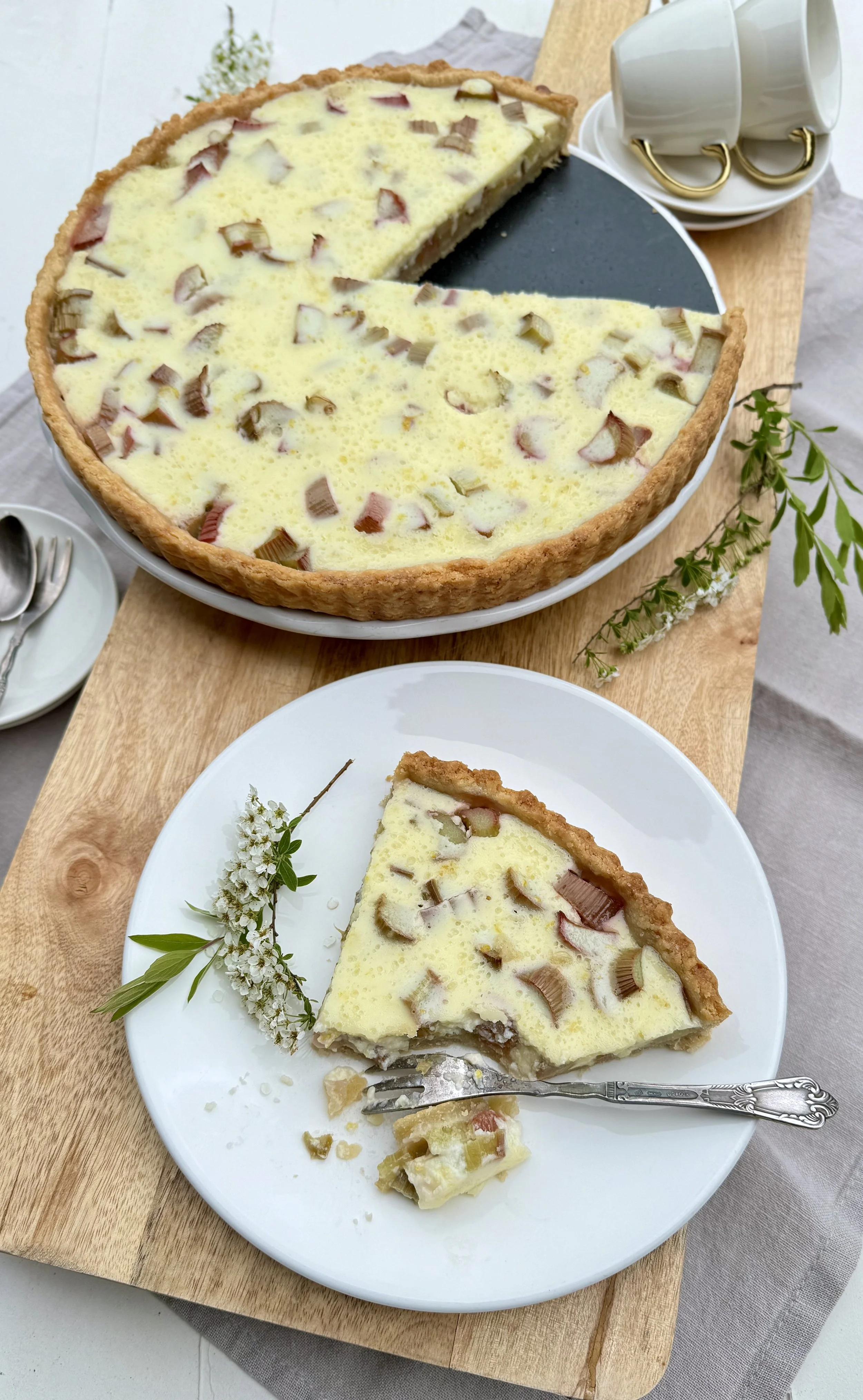 Rabarberu un skābā krējuma tarte