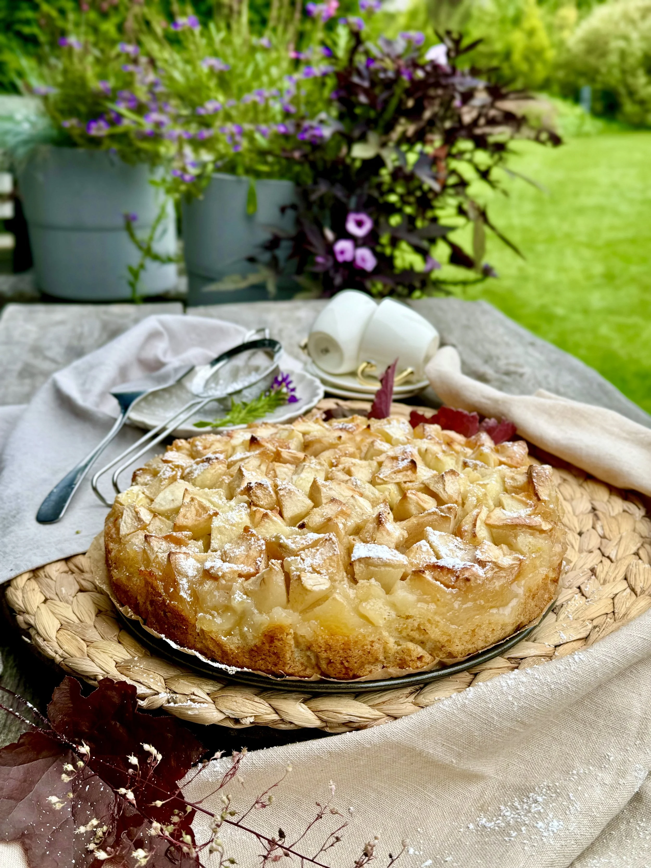 Karamelizētu ābolu kūka