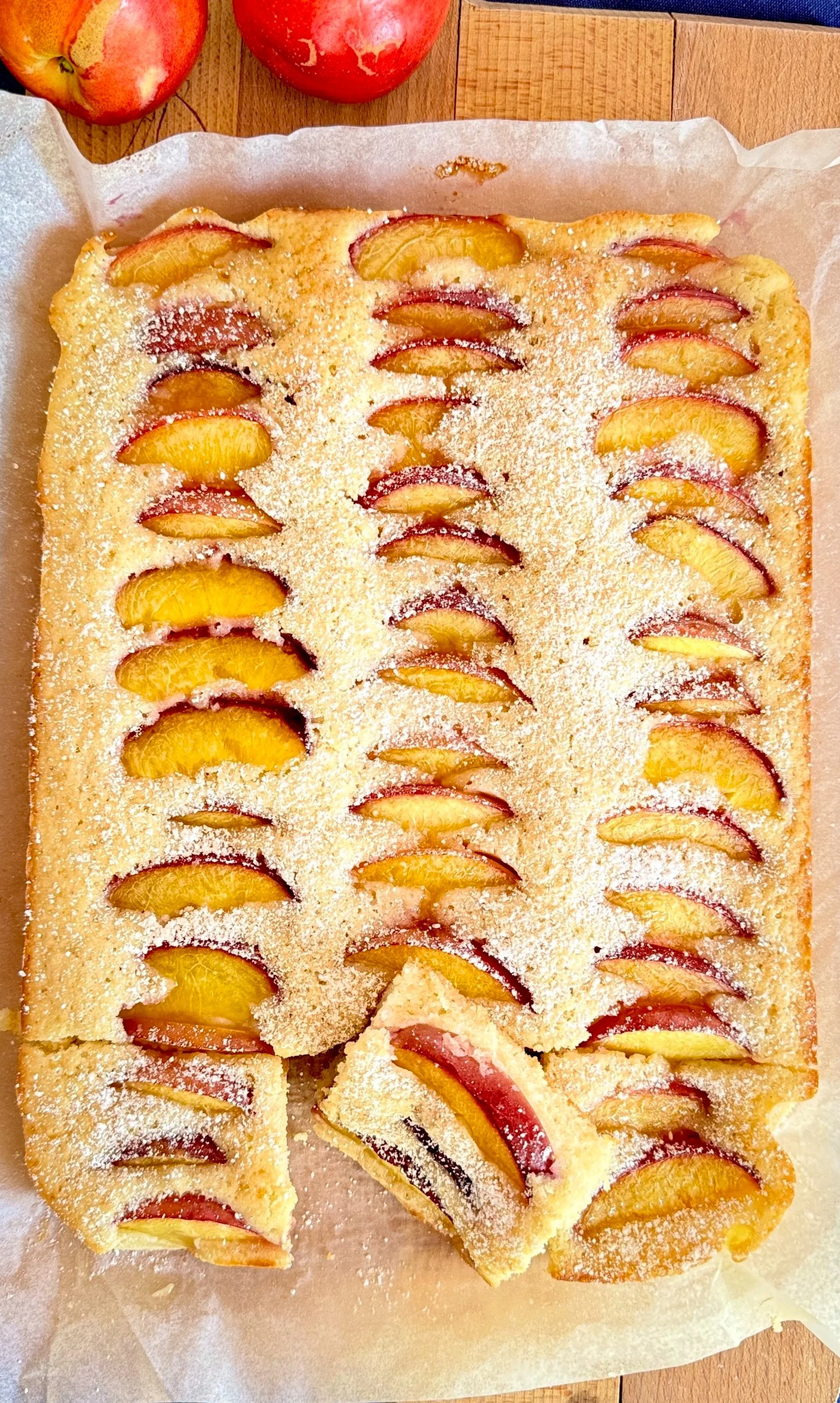 Mandeļu un persiku kūka