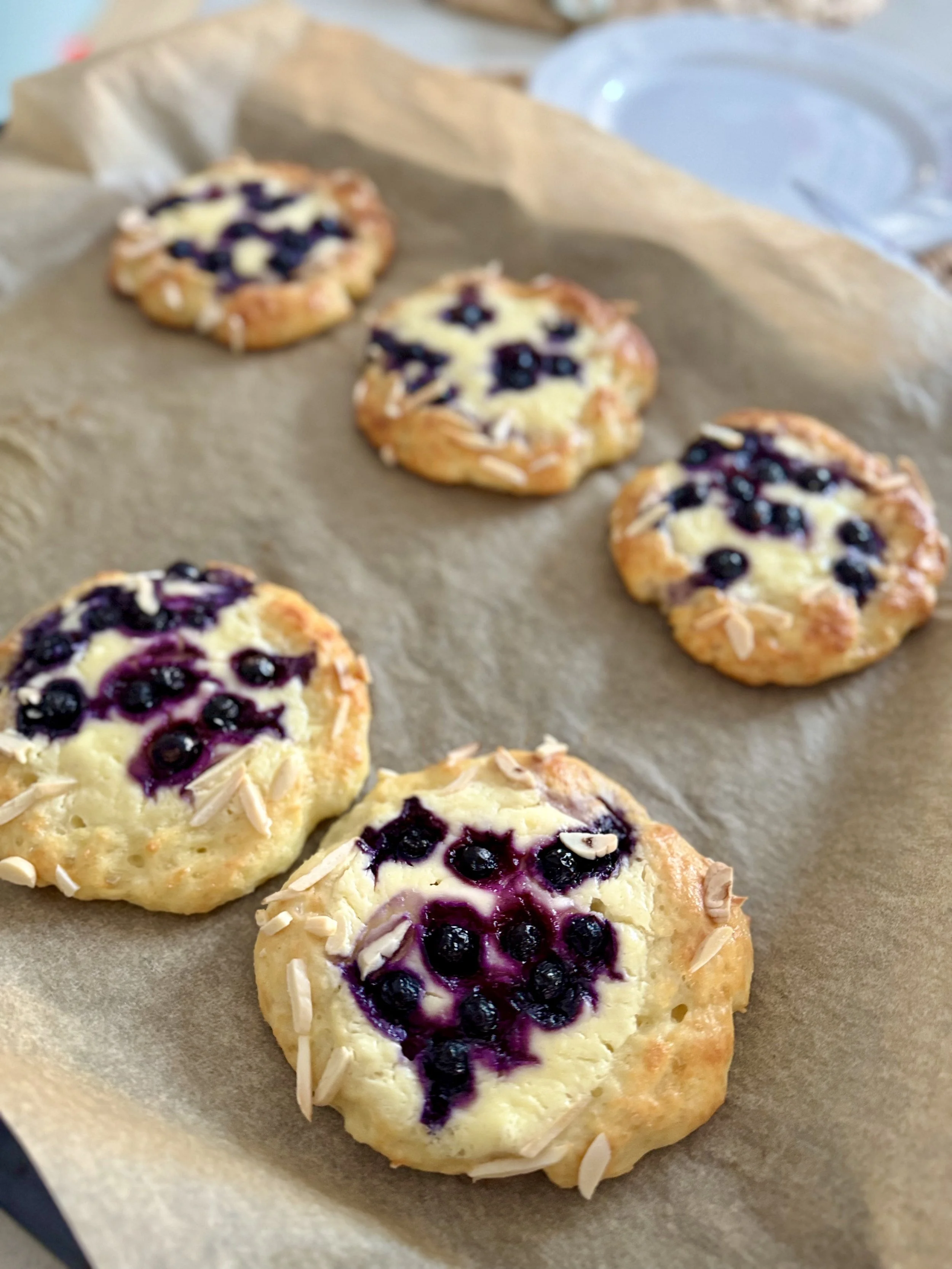 Biezpiena bulciņas ar ogām