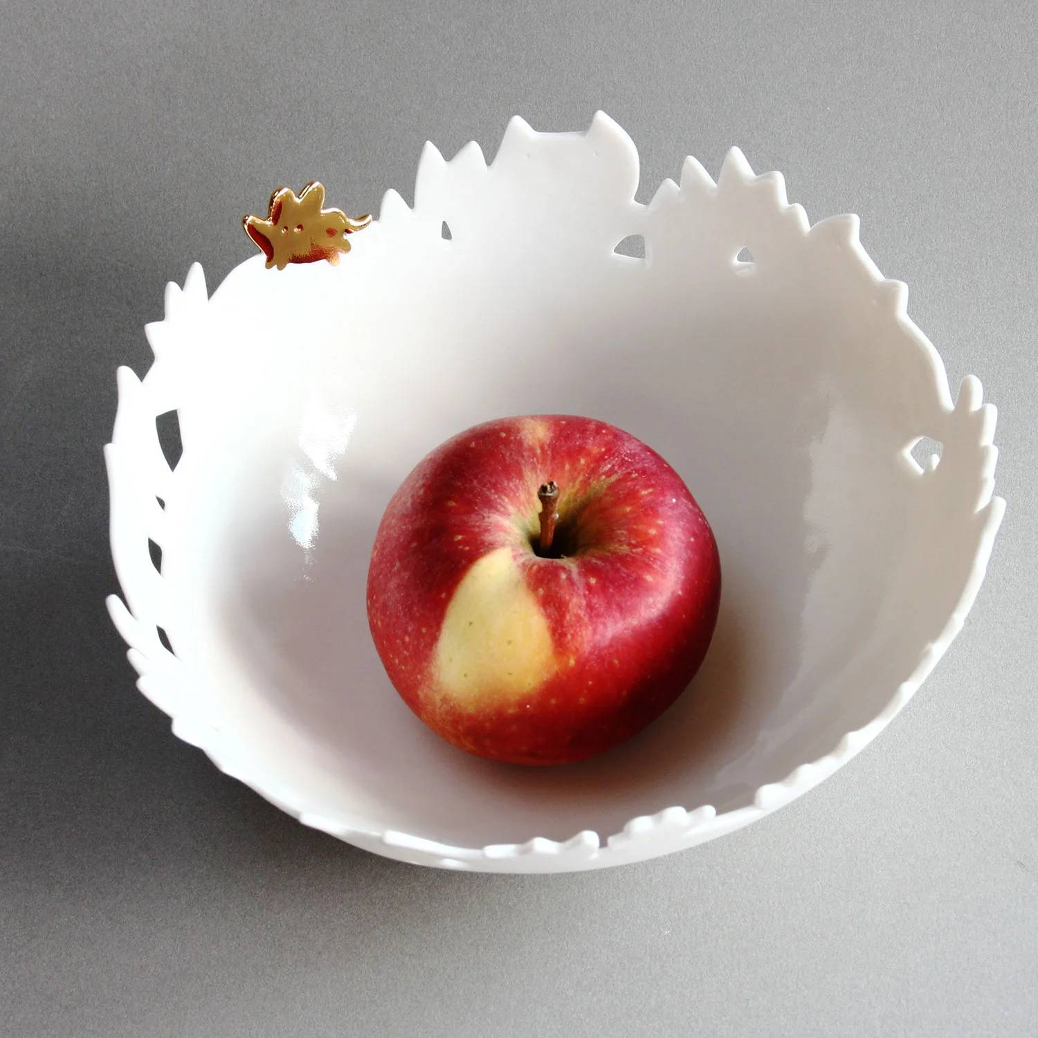 Moyenne coupe chats une pomme.jpg