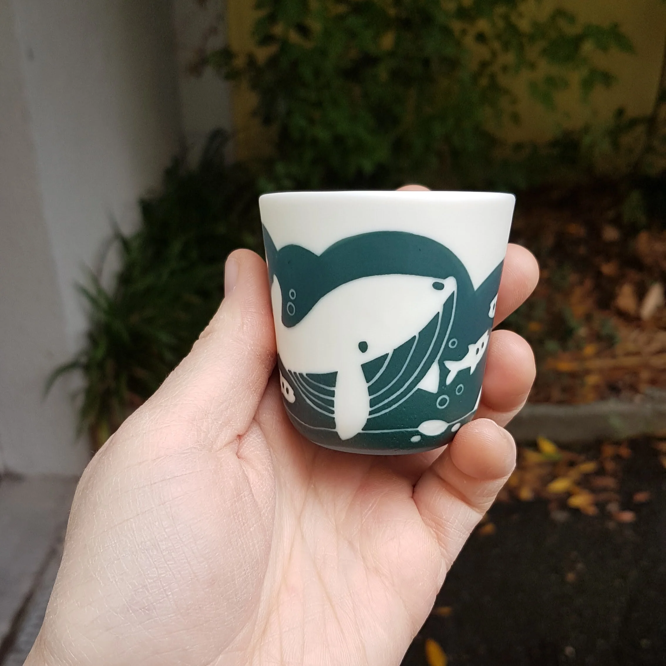 Tasse espresso porcelaine Baleine bleu vert101250.jpg