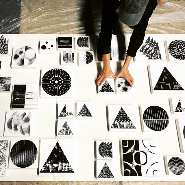 ◾️🔲⬛️▫️◾️◽️⬜️🔳 &ldquo;Score of Squares&rdquo; in the making! with @wallplaynetwork hands on @loui_foo @martha_skou 🤚🏻🖐🏼⬜️➰🔈 #fooskou #louisefoo #marthaskou #art #design #technology #interactiveart #visualart #danishdesign #contemporaryart #art