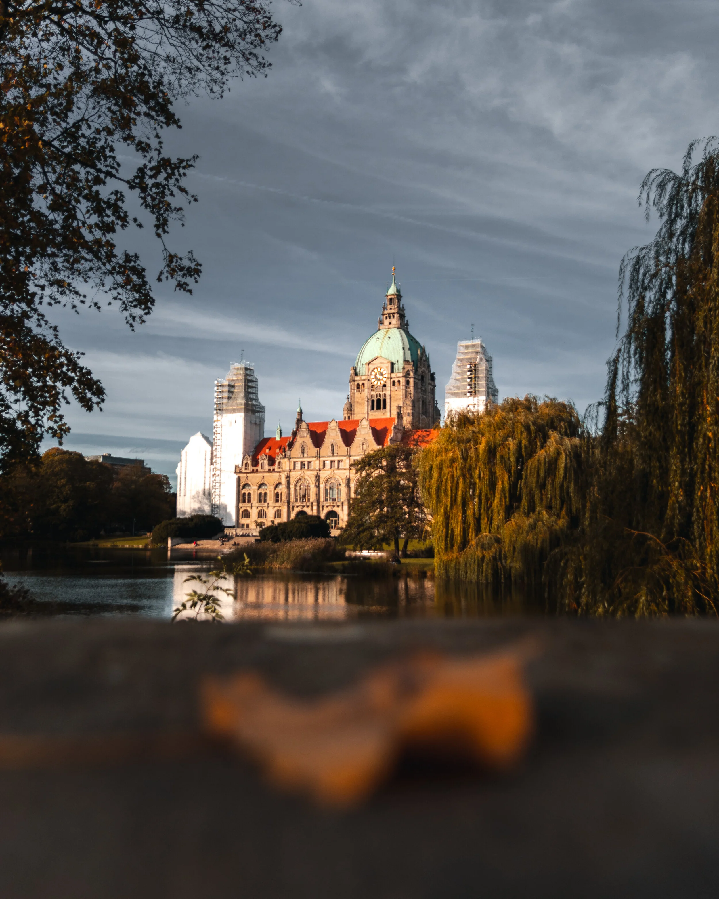 Hannover Maschpark Fall Rathaus Focus.jpg