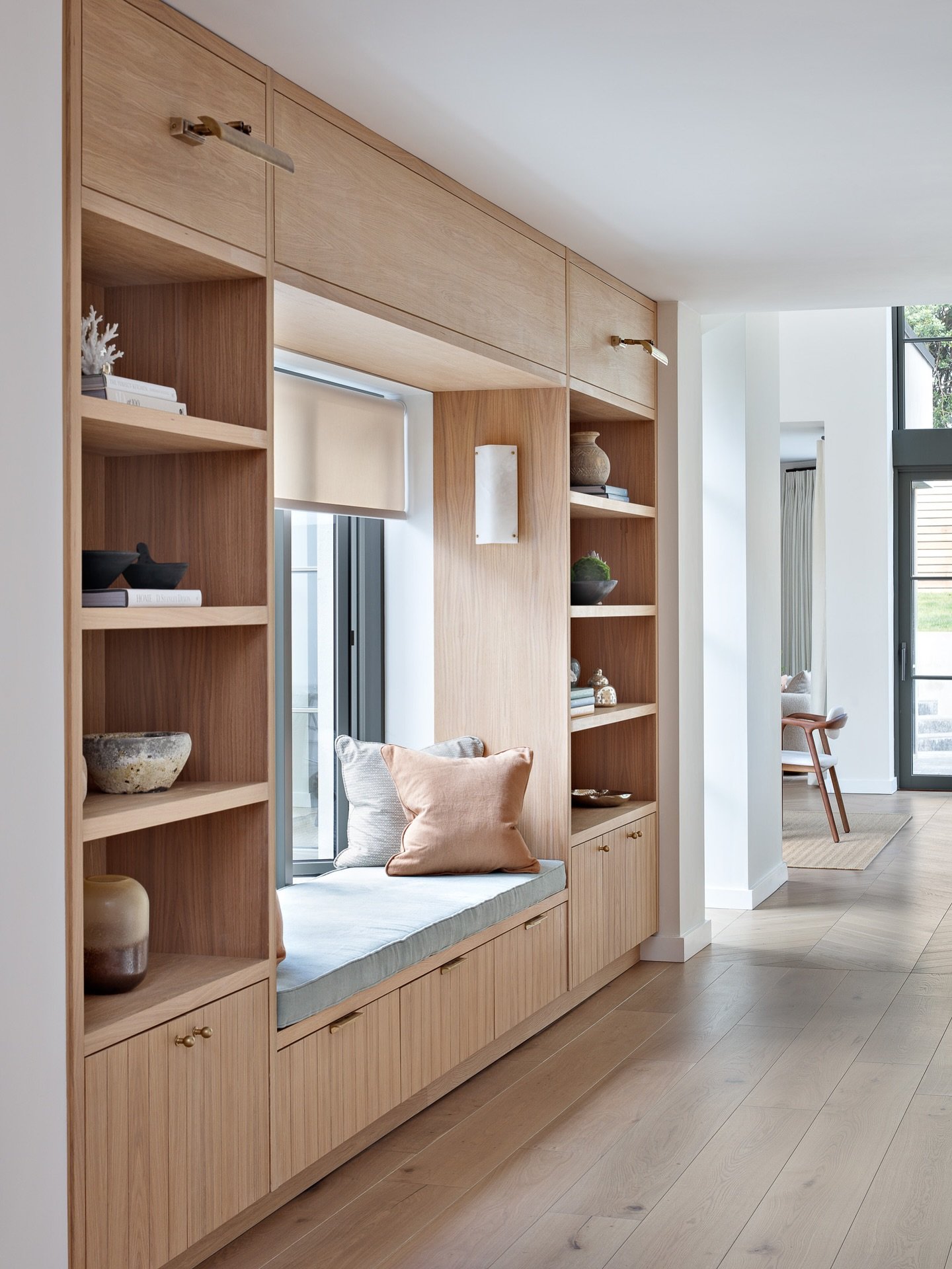 This is the link space from the old part of the house to the new, in our Wildwood project. A space designed to set the tone for the whole home. The oak joinery brings warmth and texture, while the window seat creates a calm, cosy spot. 

Every detail