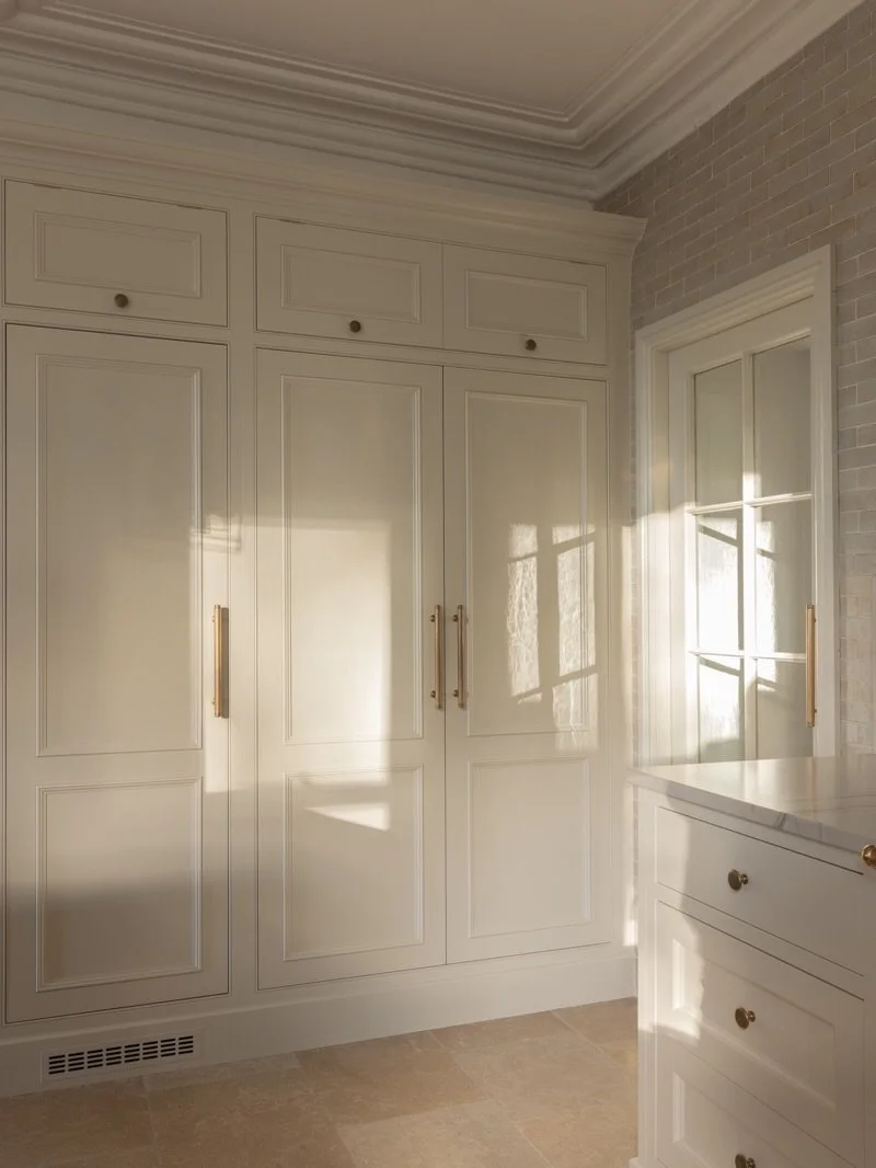 A quiet corner, designed to work hard and feel calm.
This butler&rsquo;s pantry from our Country Abode project was all about balance. Classic detailing paired with a soft, tonal palette creates a space that feels considered rather than purely functio