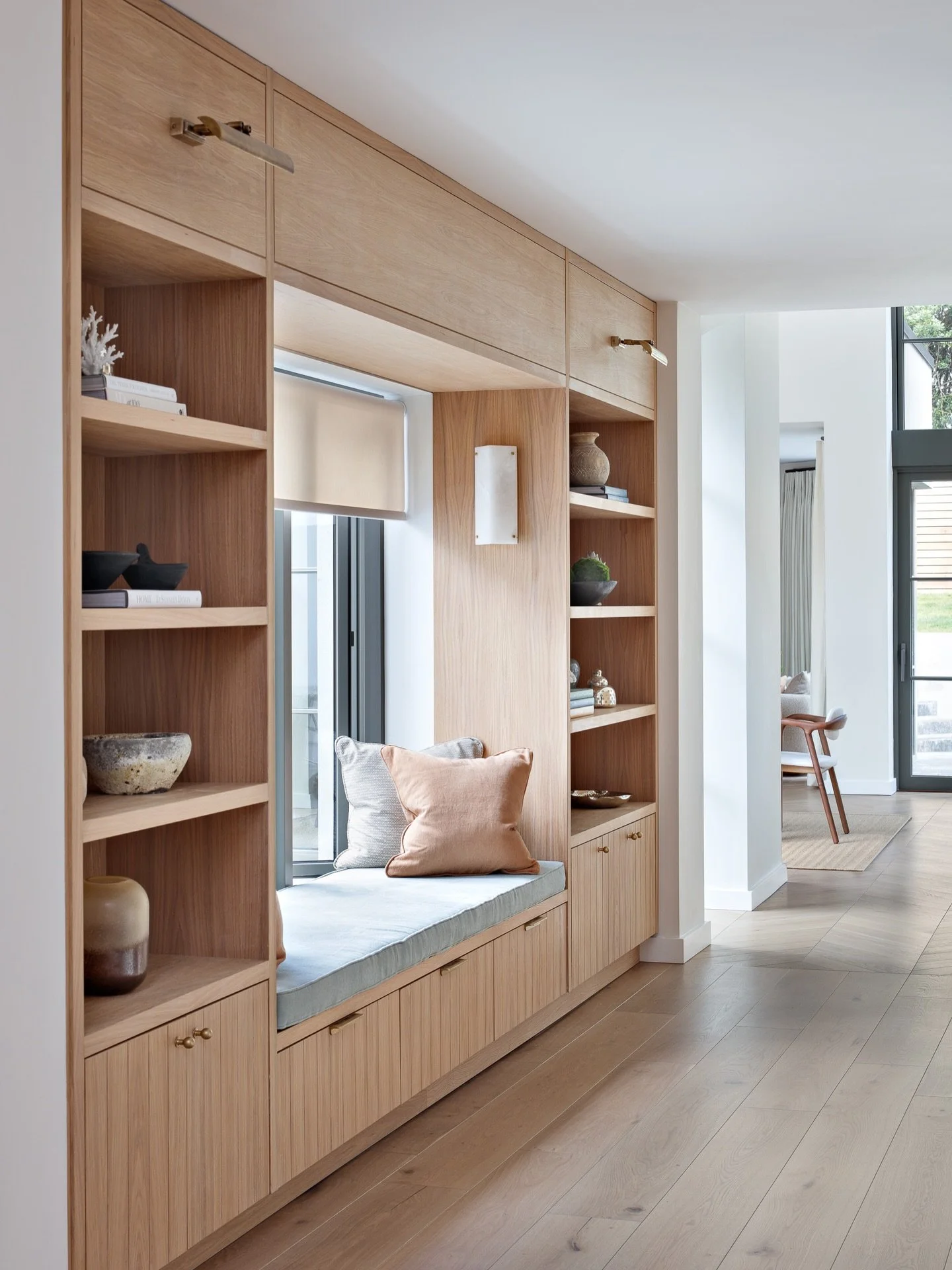Entrance halls often shape the first feeling you have when entering a home.

For our Wildwood project, bespoke oak joinery, integrated seating and layered textures were used to create a space that feels both functional and welcoming.

More details fr