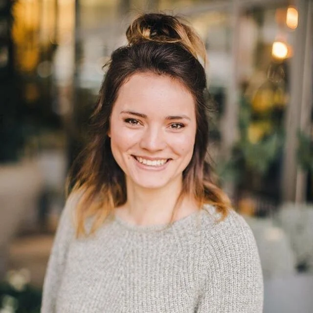 | Alles neu macht der Mai | | Wir verabschieden Verena Irsslinger und begr&uuml;ssen Lisa Diana Gretener. | | Unsere liebegewonnene Verena verl&auml;sst uns nach drei wunderbaren Jahren im Gr&uuml;nraum. Wir werden ihre Leidenschaft, ihren Wissenshun