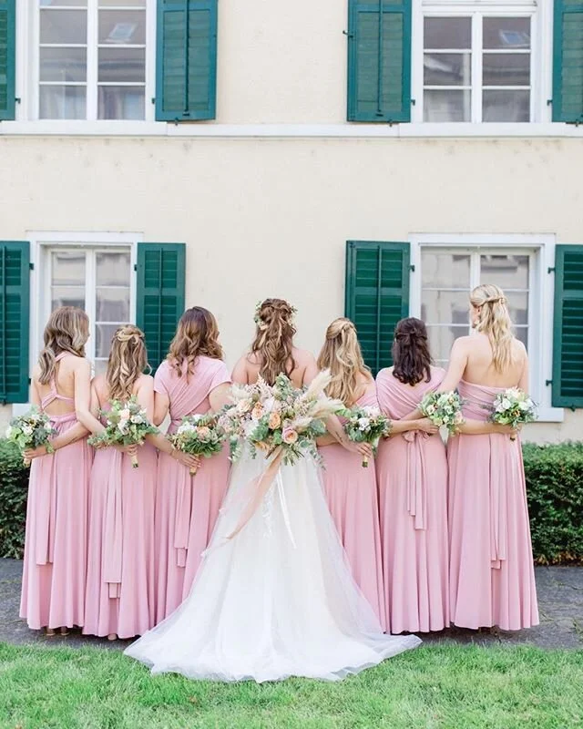 | Diese traumhafte Erinnerung ist mir gerade beim Bildersortieren auf dem Bildschirm erschienen, danke @sani f&uuml;r euer Vertrauen in uns.| ⠀
⠀
📸  @jennifermaerz
⠀
#swissflorist⠀
#weddingflorist⠀
#gruenraum_winterthur⠀
#fineartflorist⠀
#fineart⠀
#