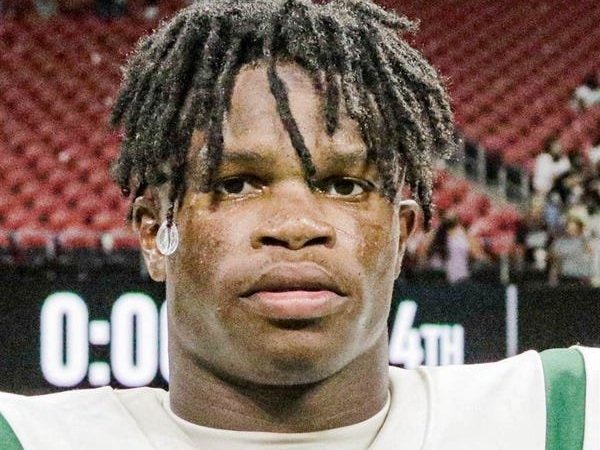 5-Star Football Recruit Travis Hunter Signs with Jackson State