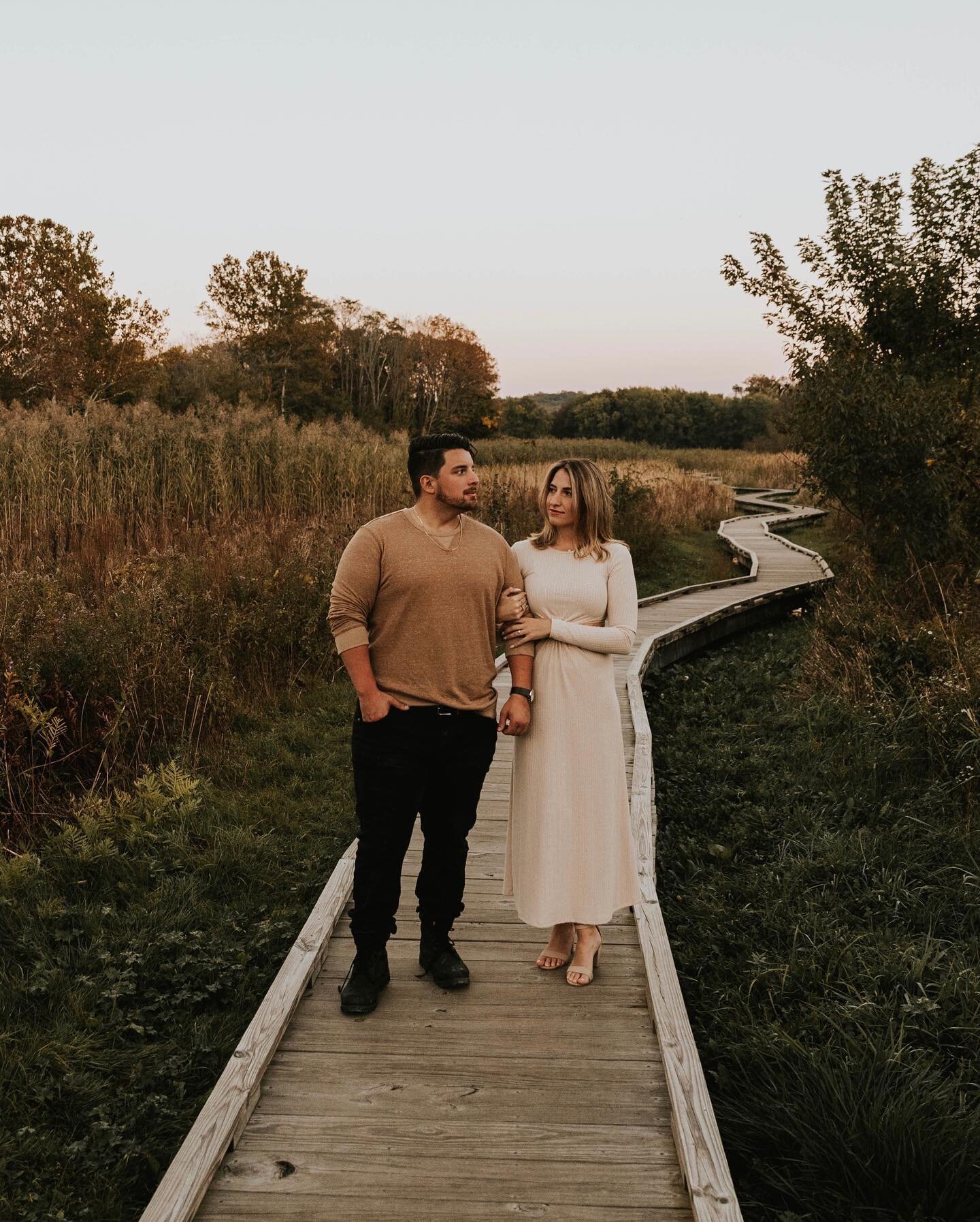 This is one of my absolute favorites spots in New Jersey. It always looks so magical and I love the moody feel of the winding path. Here&rsquo;s some of my faves from D + J&rsquo;s sesh 😍 We had the most beautifullll weather that day. So grateful to