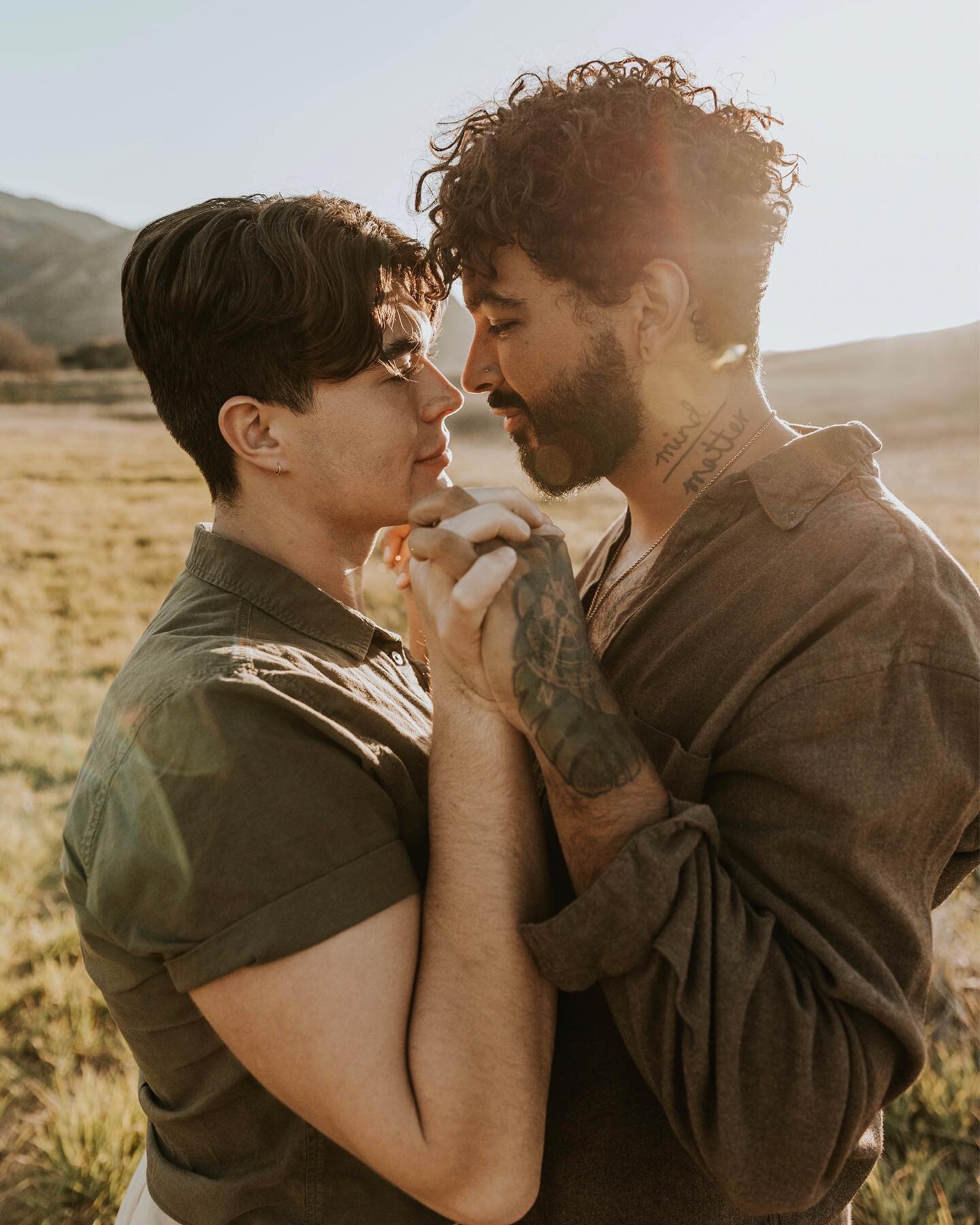 Words cannot describe how incredible this day was with @eamongehrig + @_citizenofearth 💛 We briefly met last year at a workshop and decided to do a shoot together this year when I was visiting CA. We spent the evening running through golden lit hill