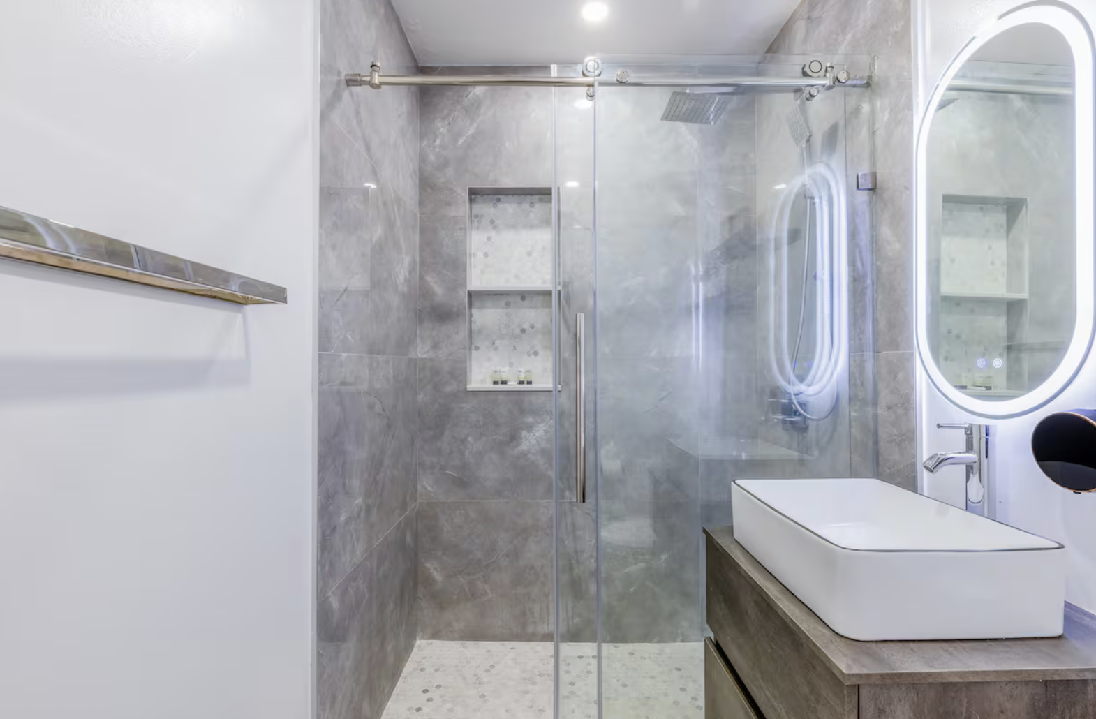 Full Bathroom 2.png