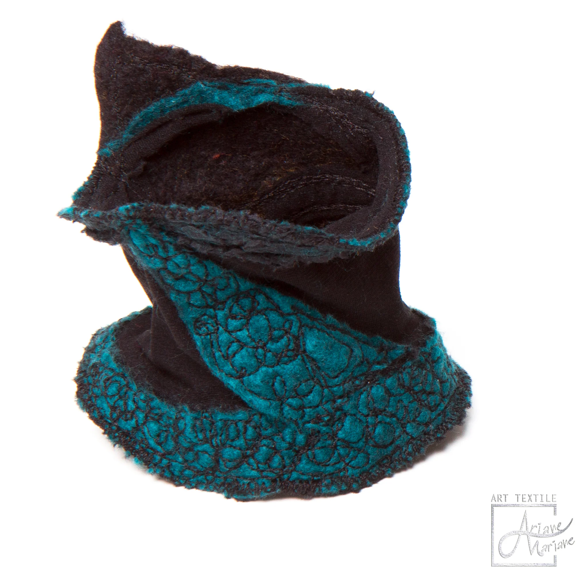 ariane-mariane-bracelets-felt-embroidered-7962.jpg