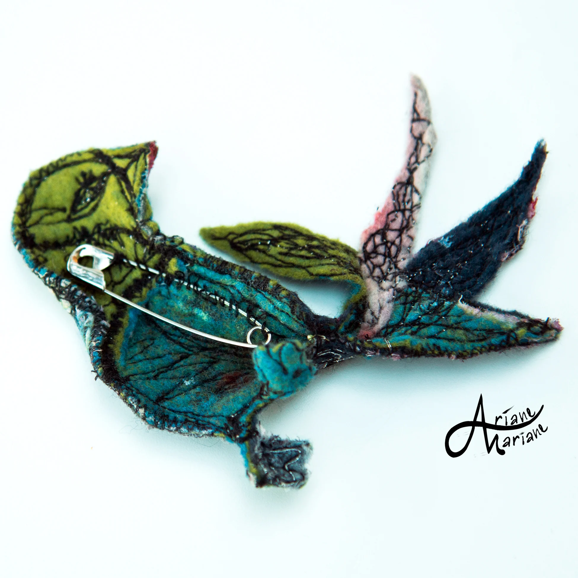 felt-brooch-sculptural--dove-6402.jpg