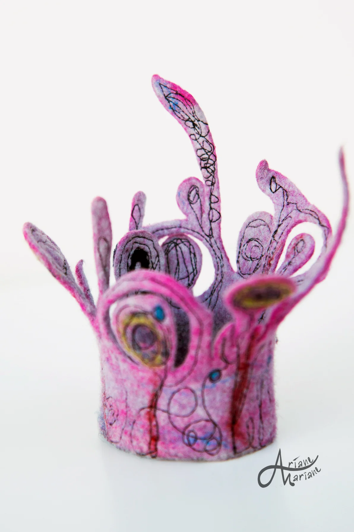 textile-art-bracelet-pink-felt-6491.jpg