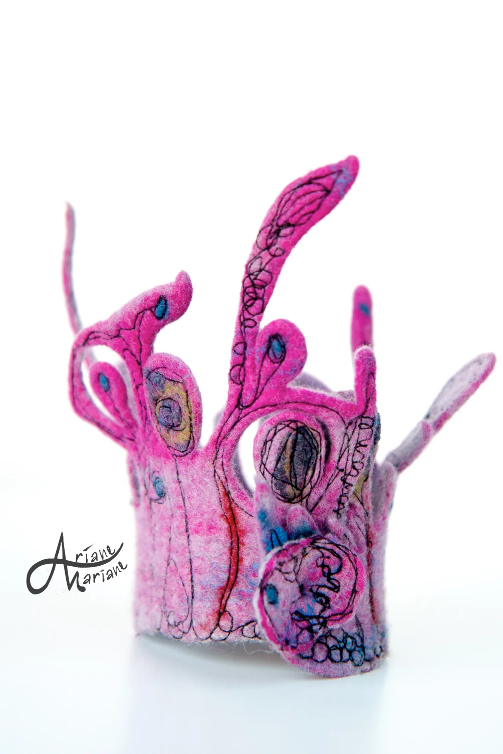 textile-art-bracelet-pink-felt-6488.jpg