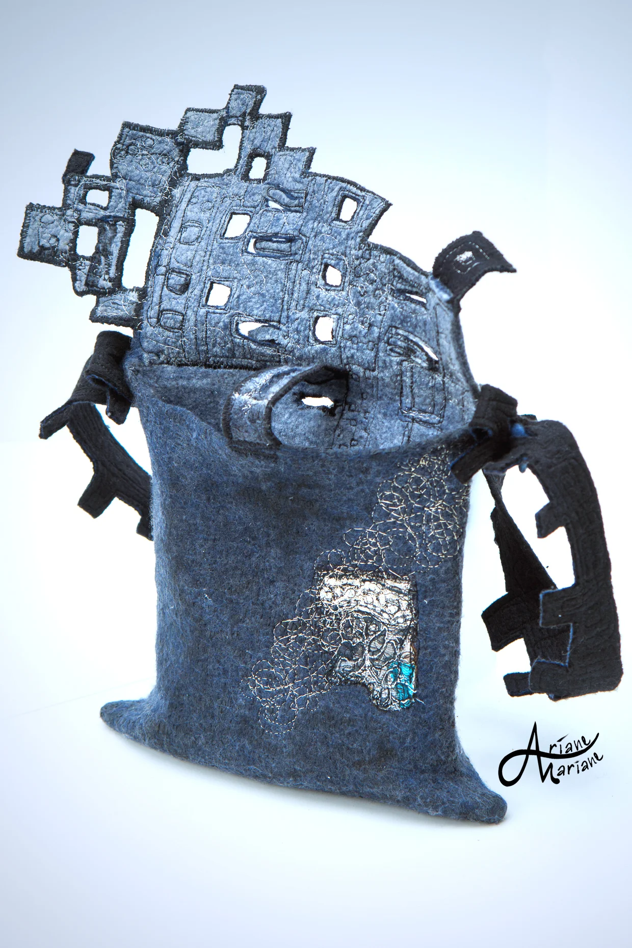 sculptural-square-art-bag-felted-8331.jpg
