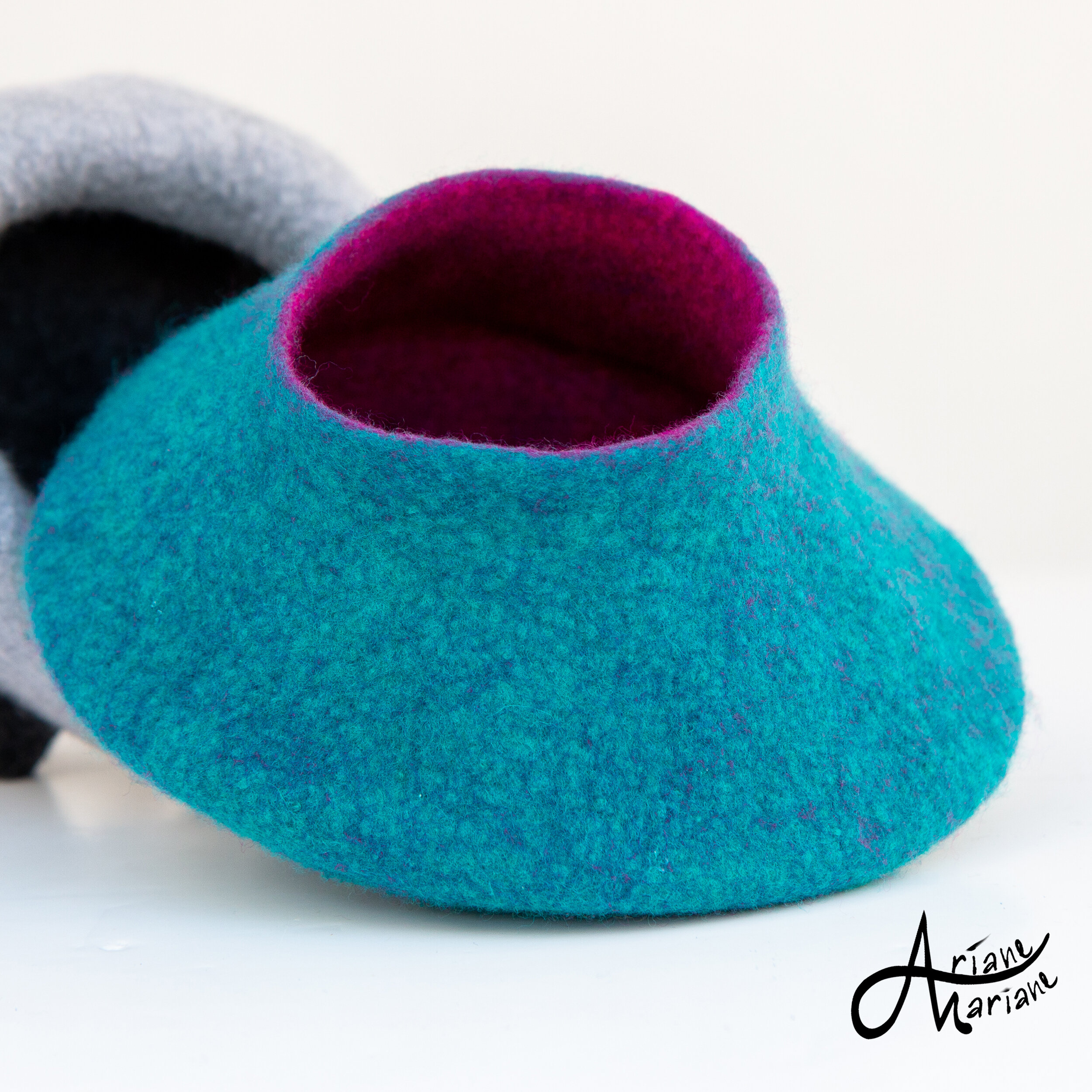 turquoise-felt-pot-ariane-mariane-art.jpg