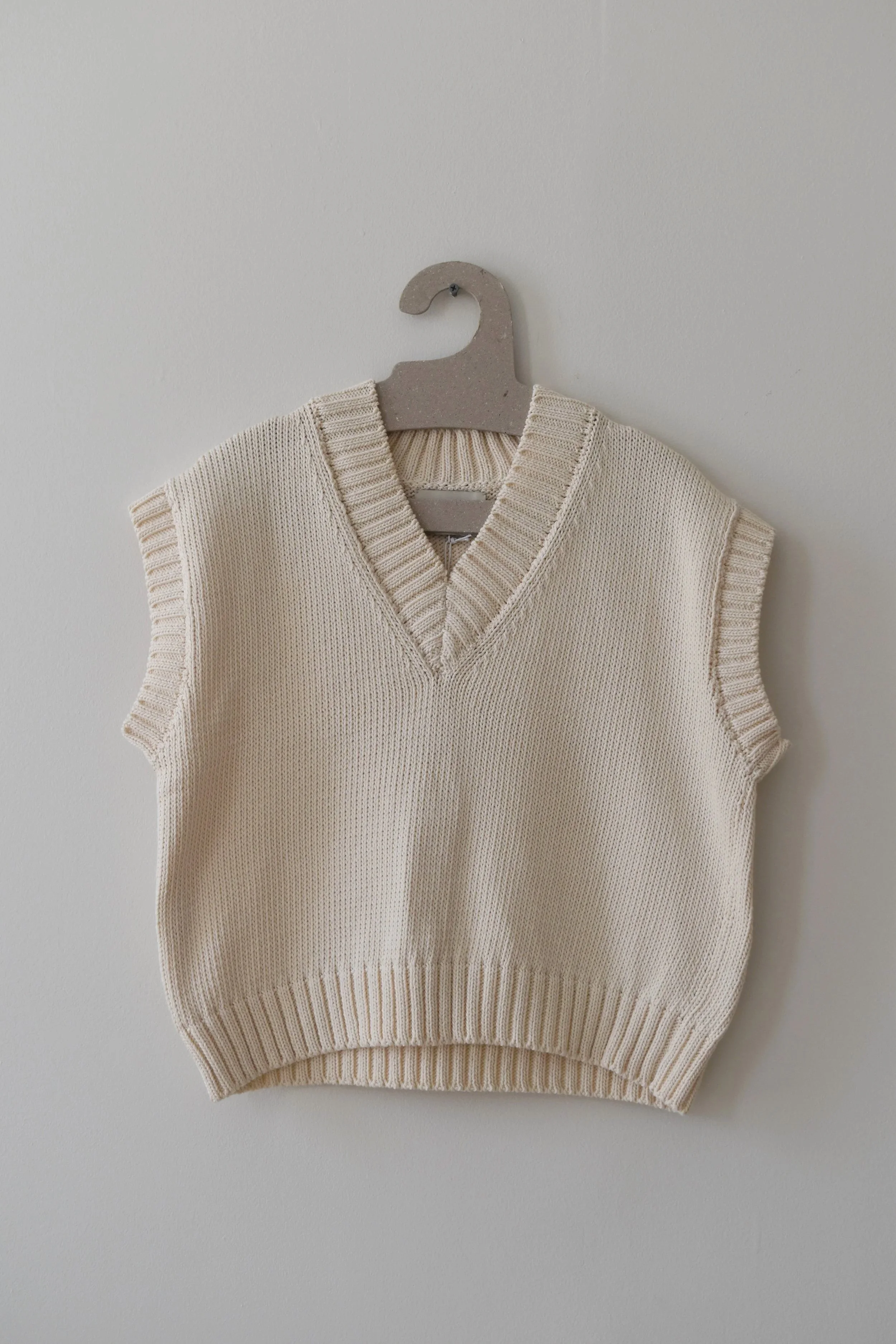 Lalo-Vest-Natural-Shaina-Mote