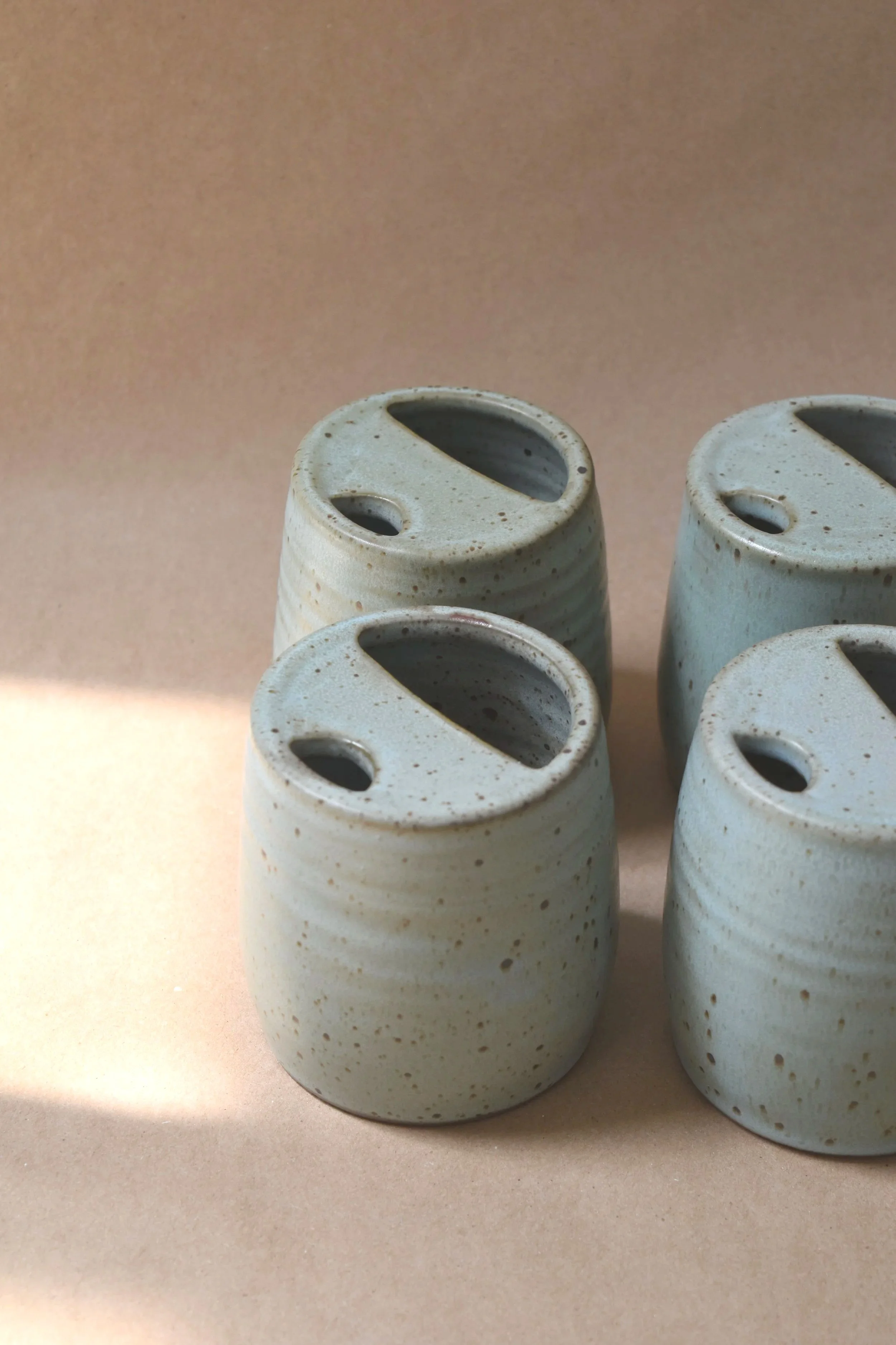 Short-Travel-Tumbler-Blue-Speckle-Kid-Gloves-Clay-2