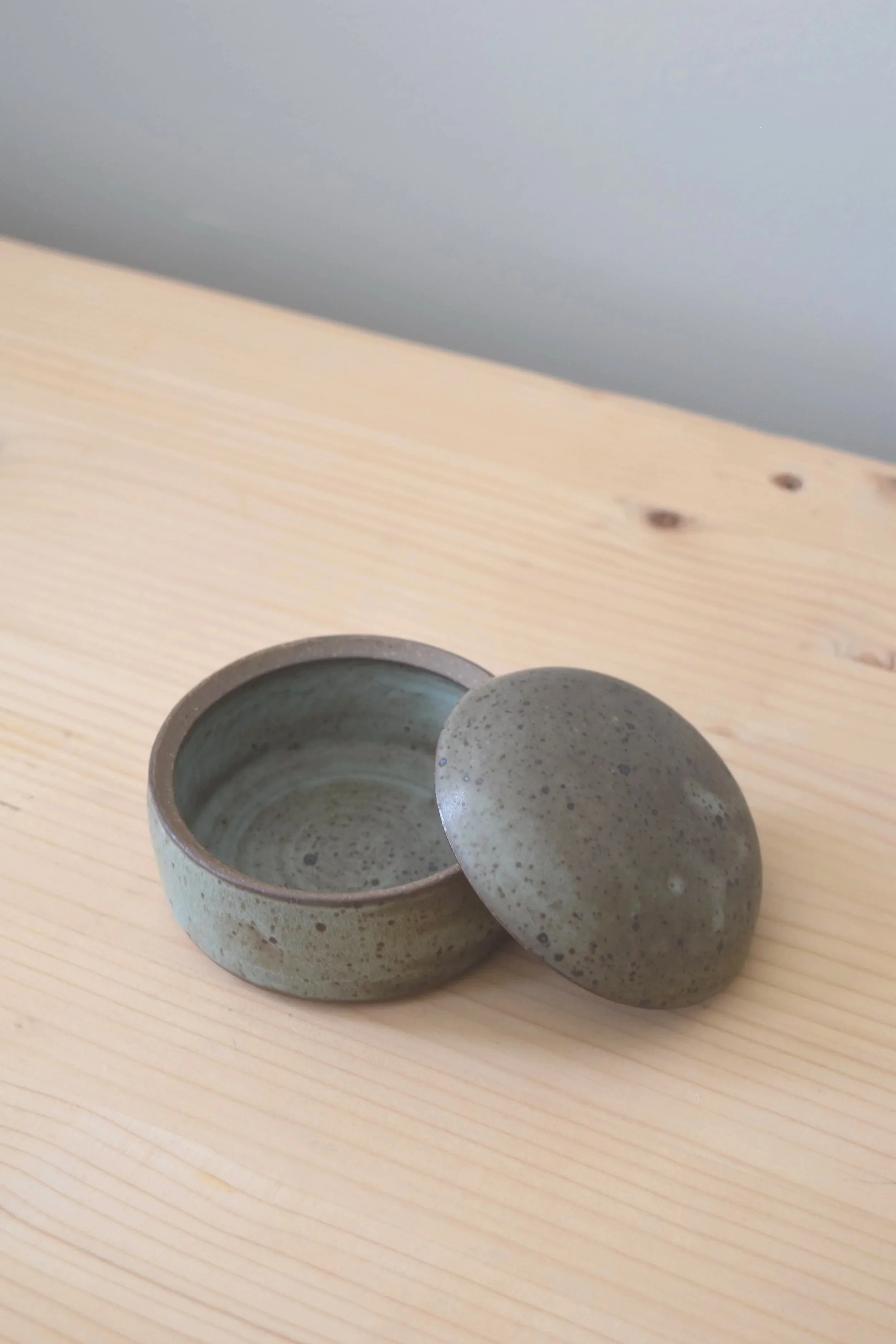 Egg-Jar-Blue-Speckle-Kid-Gloves-Clay-1