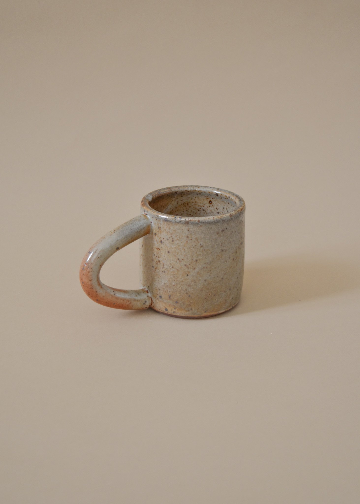 kid-gloves-clay-rounded-handle-mug-shino-2.jpg