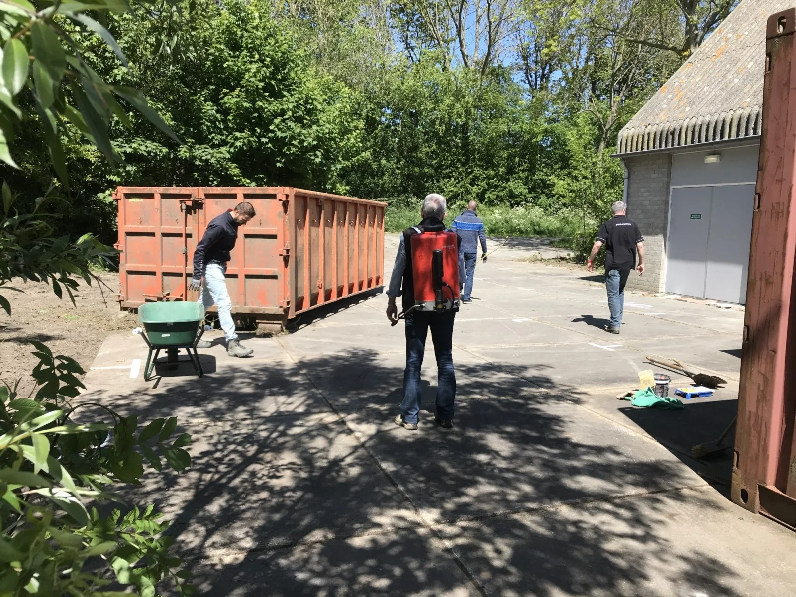 Een container vol rommel