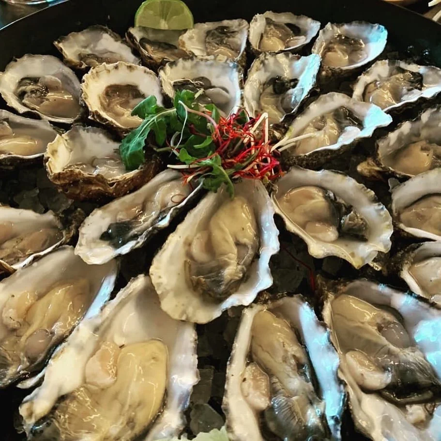Geniet van al het heerlijks uit de zee. Onze restaurants zijn gesloten voor bezoek, Maar de keukens zijn open! Zie bio voor link naar cadzand.life en kijk waar u kunt afhalen en laten bezorgen!
.
.
.
#oesters #cadzandlife #cadzand #cadzandbad #cadzan