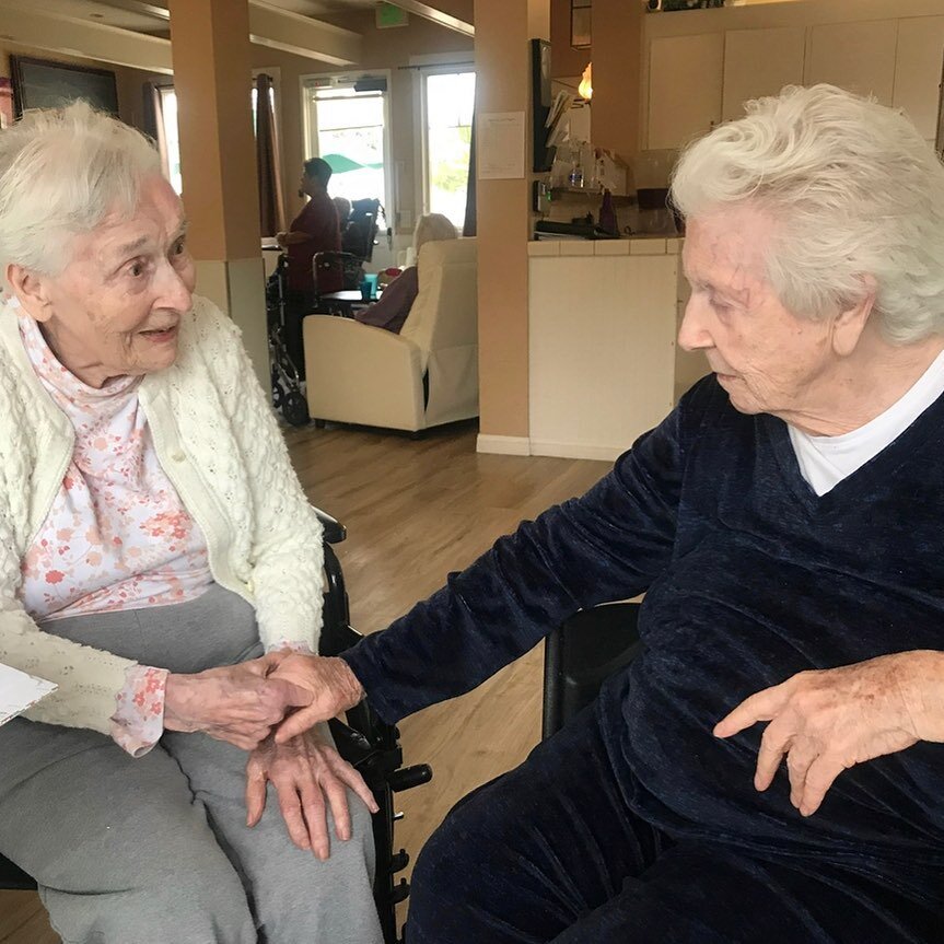 Tuesday&rsquo;s are for holding hands and sing alongs! 💕🎶

Mission Villa Senior Living 
321 W. Mission St. 
Santa Barbara, CA 93101 
(805) 898-2709 
.
.
.
.
.
#braingames #seniorliving #seniorcare #dementia #dementiacare #alzheimers #alzheimersawar