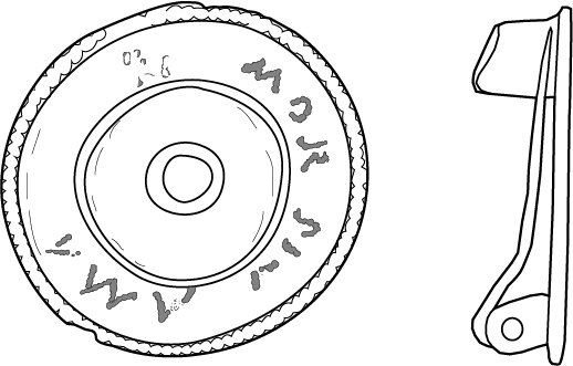 Schijffibula met liefdesinscriptie (SPES A) MOR SI M(E) AMAS, gevonden bij fort Vechten. Tekening Stijn Heeren.