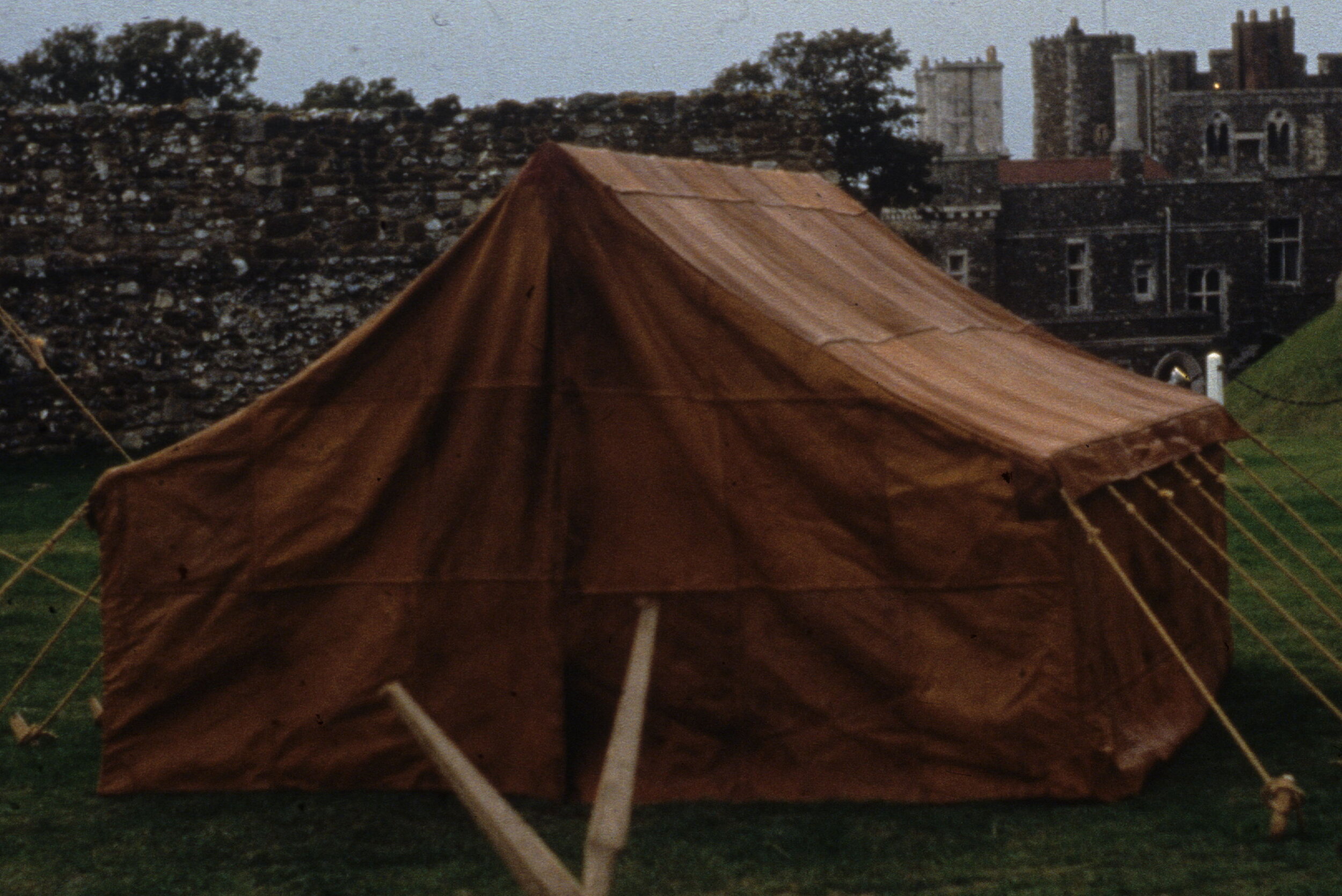 Replica van een Romeinse tent, foto Carol van Driel