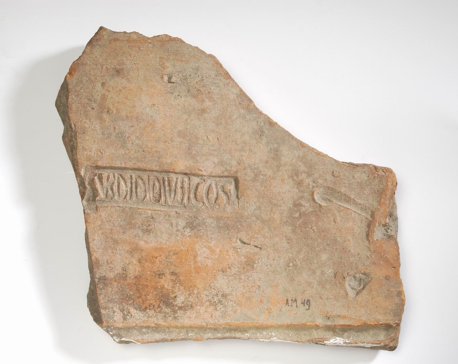 Dakpan met afdruk stempel SVBDIDIOIVLICOS : consulaire stempel van Didius Julianus (foto: collectie RMO)
