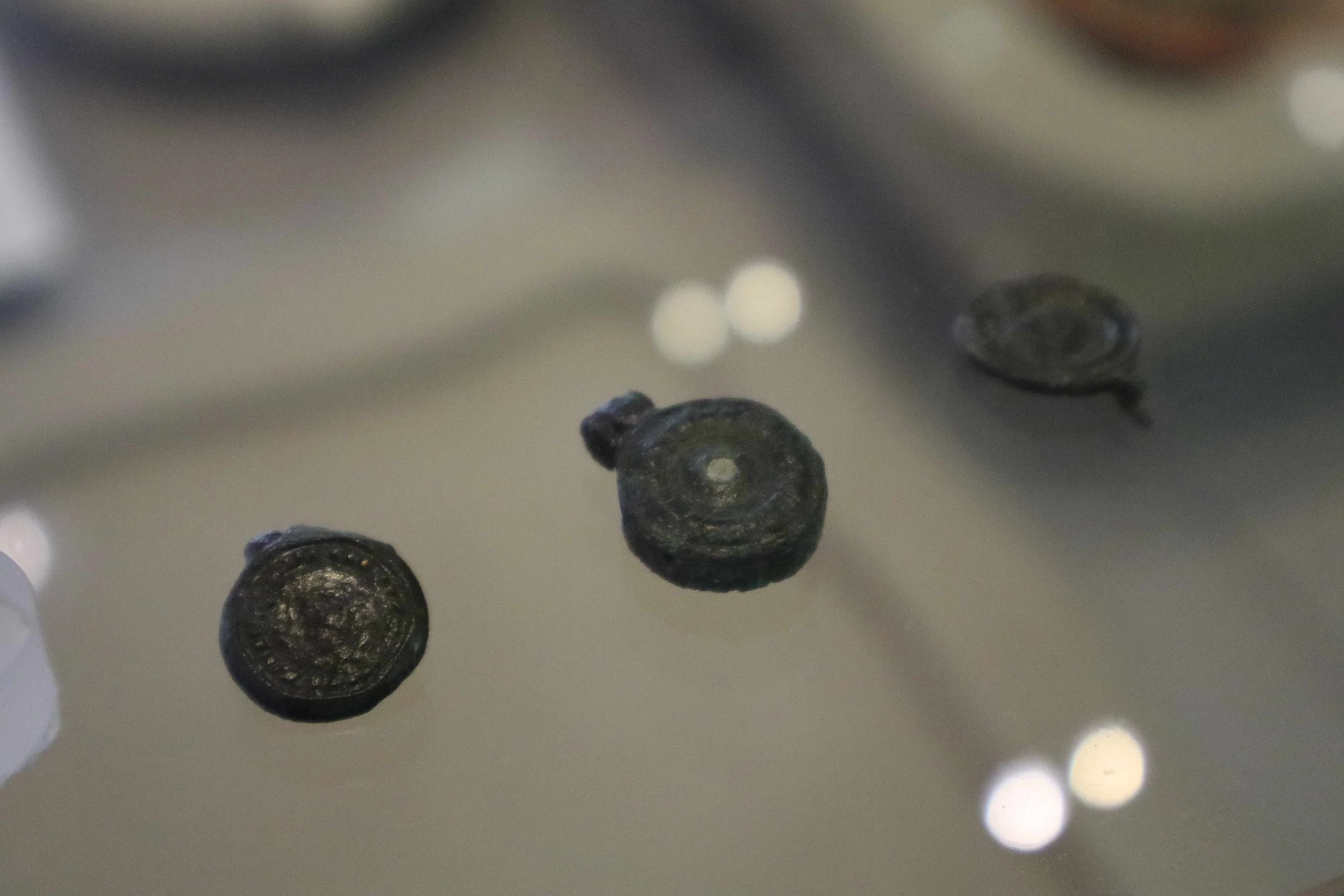 Drie zegeldoosjes uit de nederzetting