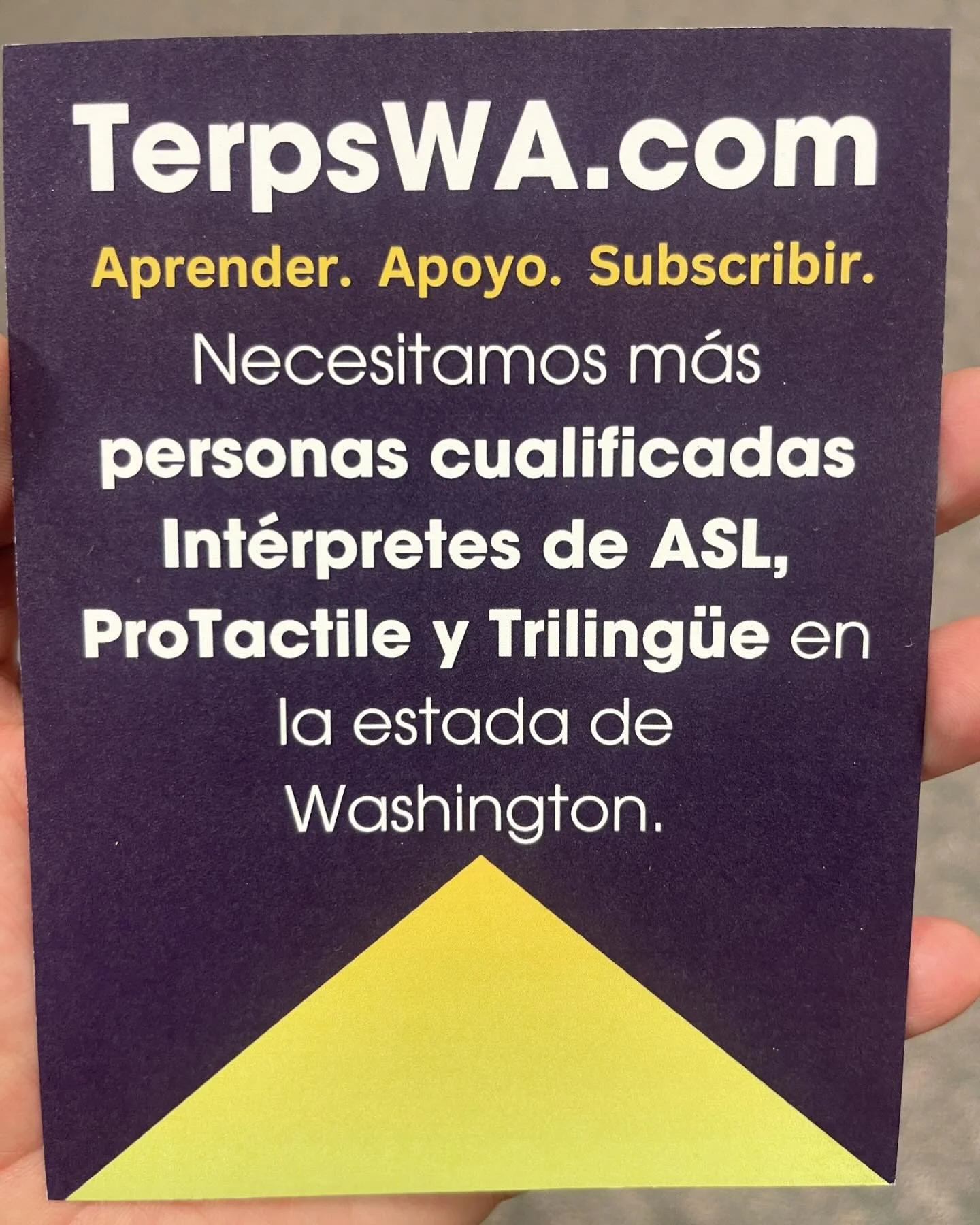 primer foto el texto es: TerpsWA.com
Aprender. Apoyo. Subscribir.
Necesitamos m&aacute;s personas cualificadas
Int&eacute;rpretes de ASL, ProTactile y Triling&uuml;e en la estada de
Washington.

segunda foto: La escasez de int&eacute;rpretes afecta n