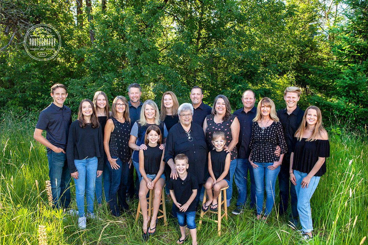 Tips for Posing Large Families and Groups