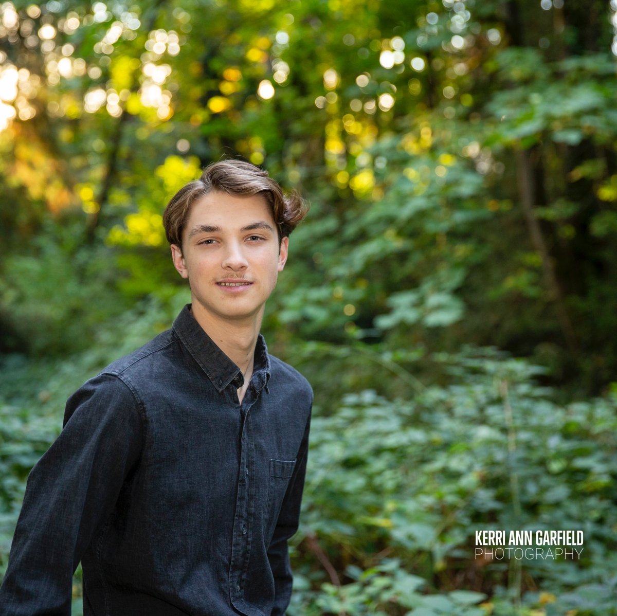 Ryland embraced his artistic side for his Senior Photo Shoot with his lovely violin! I think we all need to spend some time in the woods with music - it's magical! 

@lauramichelonbuksar  Laura Michelon Buksar  @rylandebuksar 

#kerrianngarfield #202