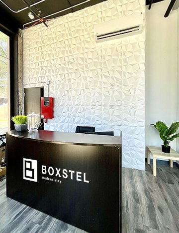 Boxstel-lobby-front-desk-small.jpg