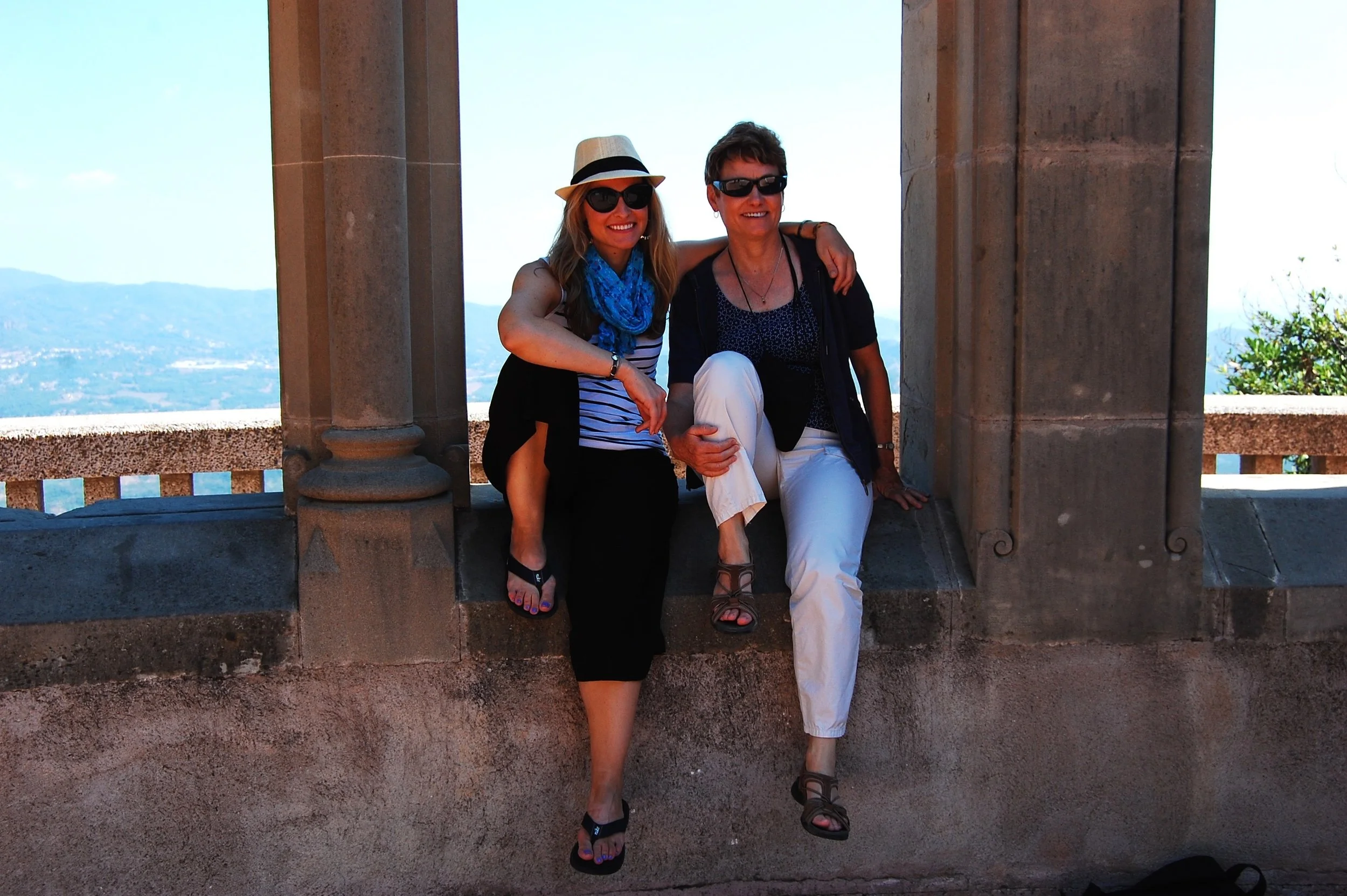 Here they are again with Aunt Renee. I’m not sure if we agreed to pose with our knees like this, but I think we should make it a family trademark. But please… pay no attention to my knee. WOULD YA LOOK AT THOSE TEETH!?