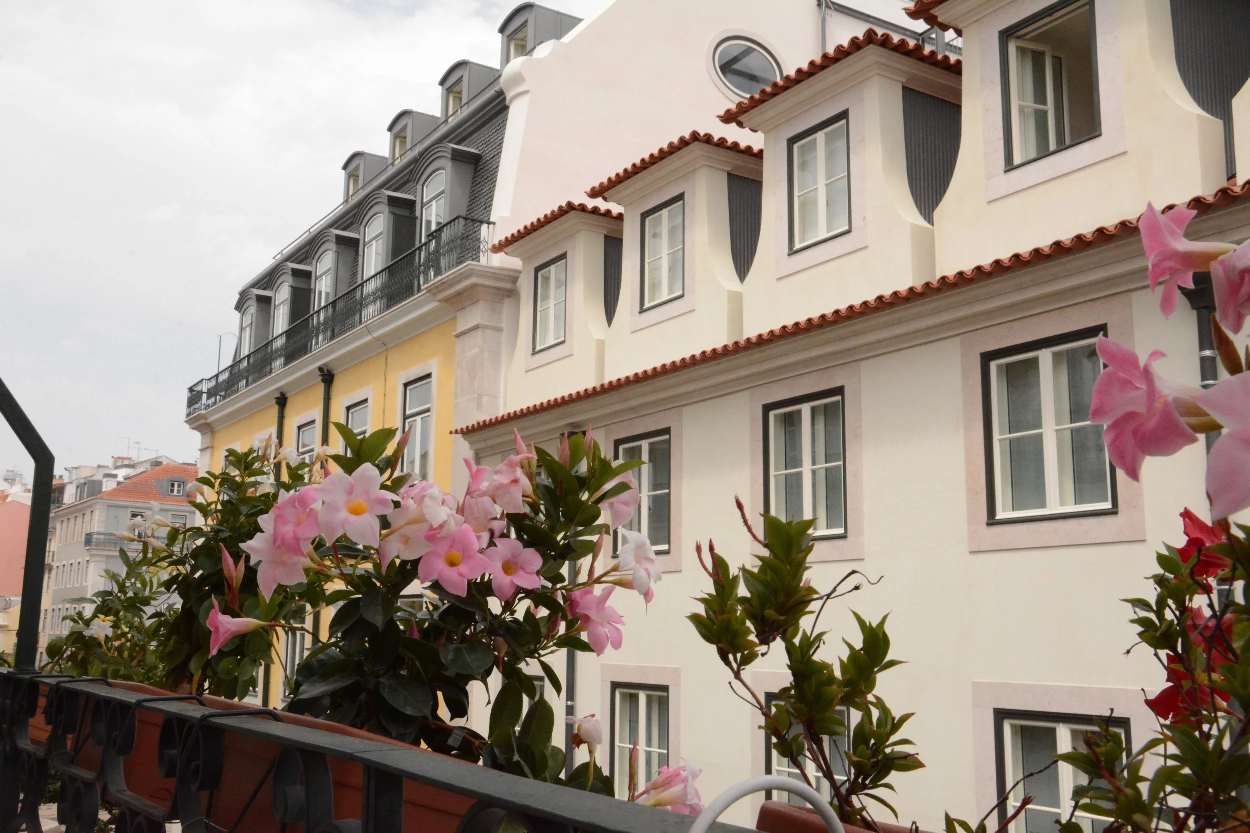 casinha das flores balcony.jpg