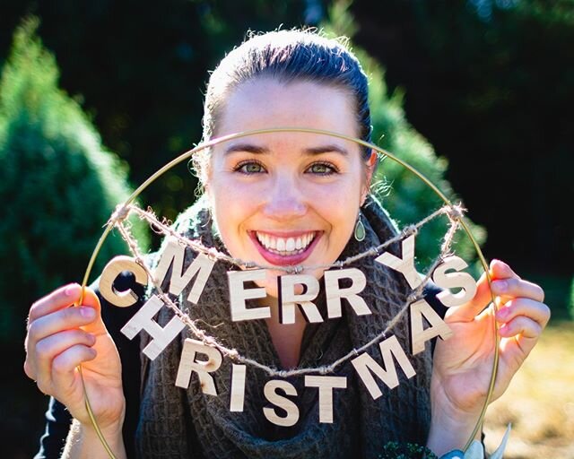 Merry Christmas y'all from this newly minted 30 year old!!!🎄✨Decided I'm just gonna roll with this whole being in a new decade gig 👵🏻 💁🏻&zwj;♀️🥳⁠
.⁠
Wishing you the merriest and most joy-filled day as you celebrate the birth of Jesus Christ wit