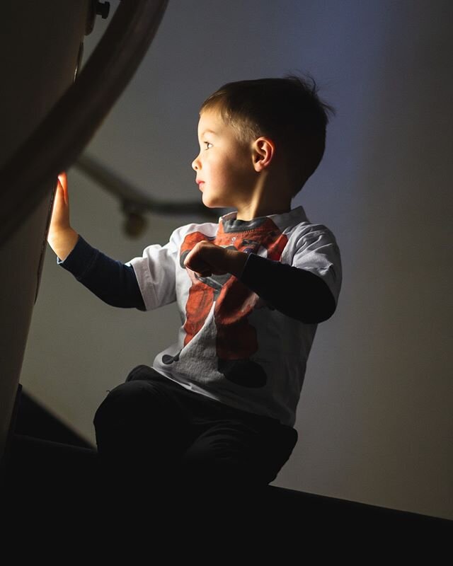 Imagination is strong with this one! On a trip to the planetarium (complete with his astronaut shirt 😍), this light sparked his interest on the staircase. Without hesitation or a care in the world, he plopped himself down and began radioing the cont