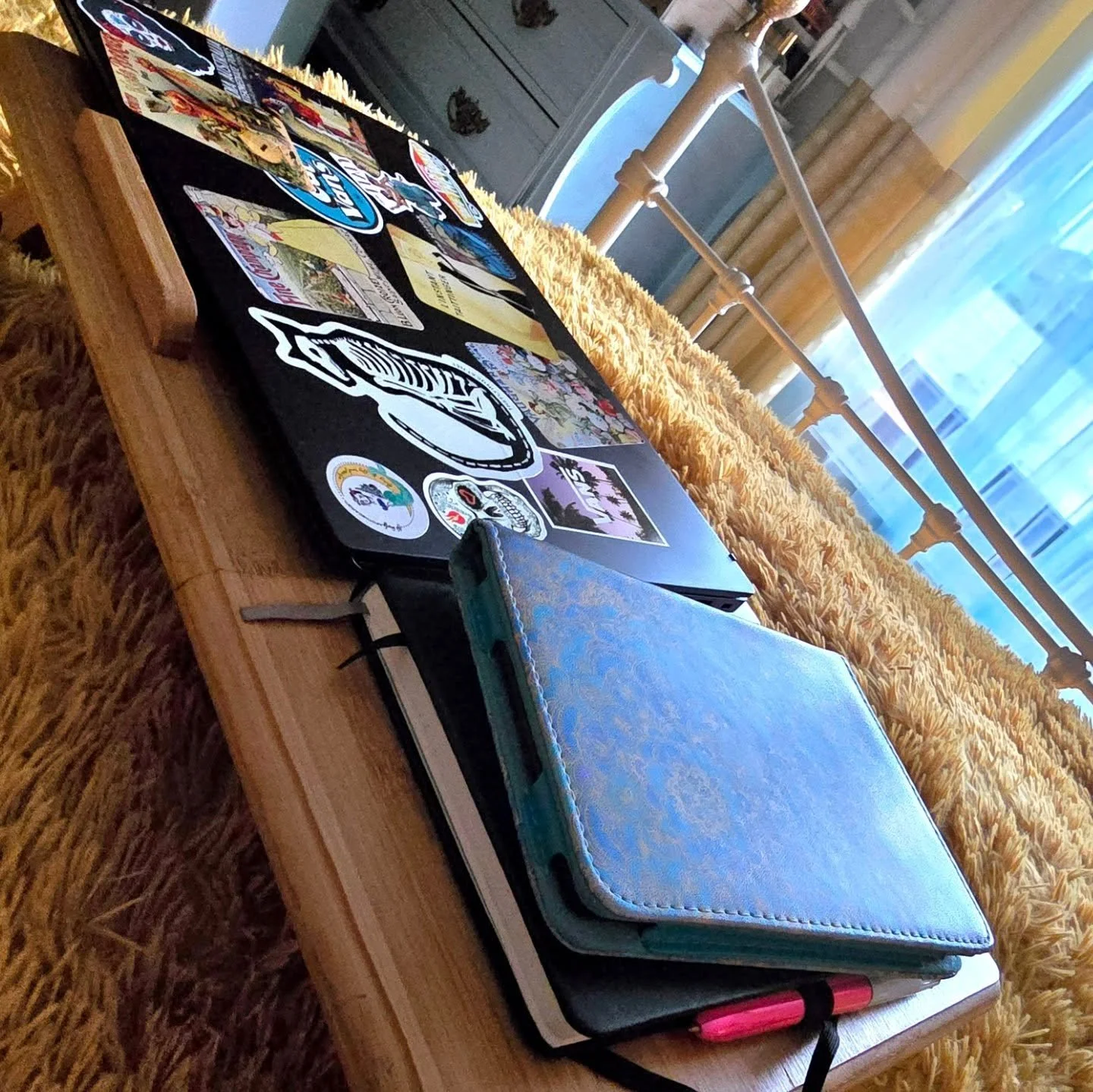 MY WHY...📖🧜&zwj;♀️🦋✍️💫✨️

I hope your Friday is off to a good start. On this end, it's a typical Scottish day. Mostly grey skies, a few patches of sunshine peeking through here and there. I'm appreciating my view of chonky sheep in lazing &amp; g