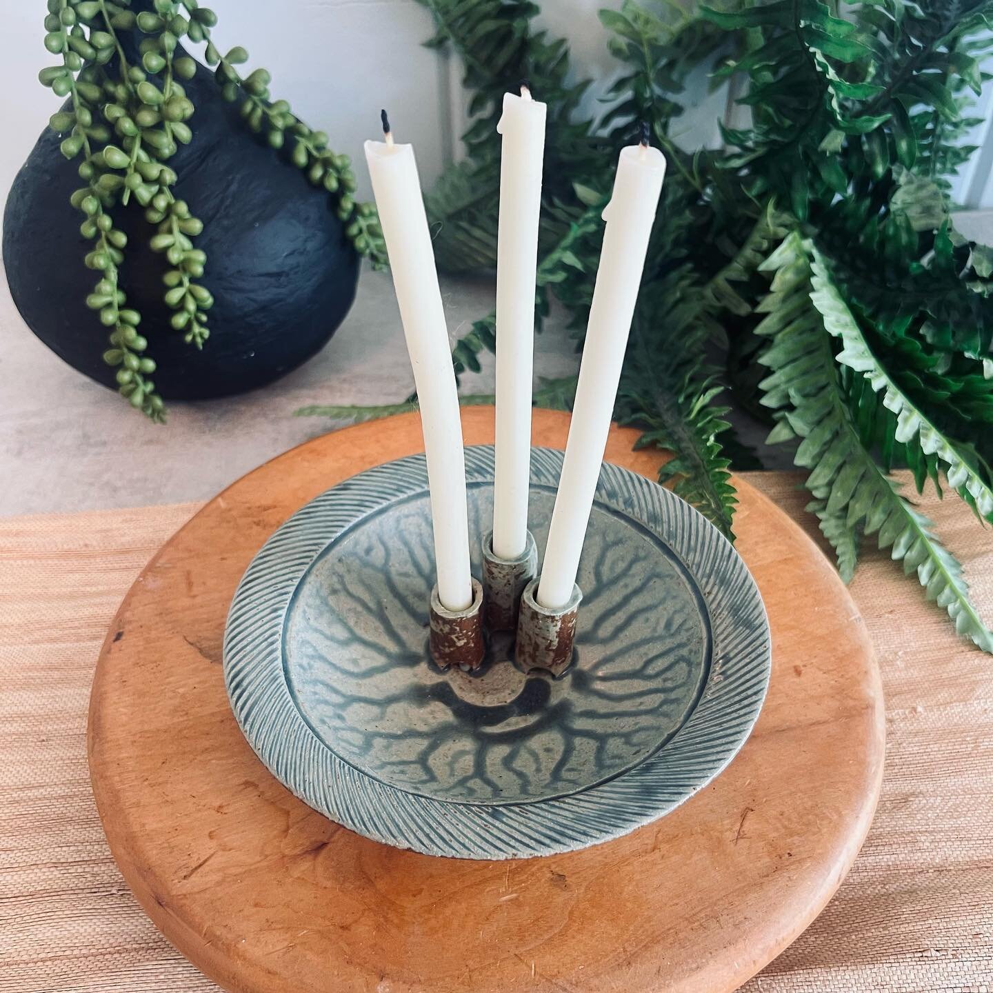 Mmmmm is this a Japanese ikebana vase 🏺 or a candle stick holder as shown? Not sure 🤔 but I love ❤️ it anyway. It&rsquo;s currently listed in my Etsy and EBay shops. Use code LOVEITBUYIT to save 15% off.