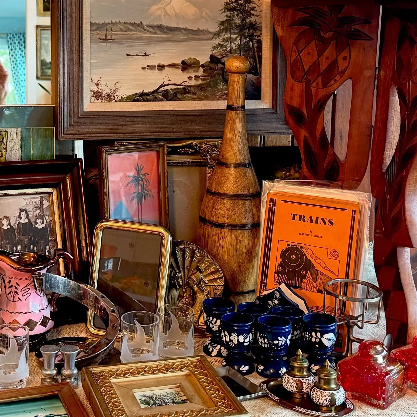 Sourced quite an eclectic haul last weekend. The thrift stores were still fairly empty so I hit up Olde Central antique mall in Port Orchard and the Bremerton Flea Market where I scored big. Some key items will be listed but the majority will be goin