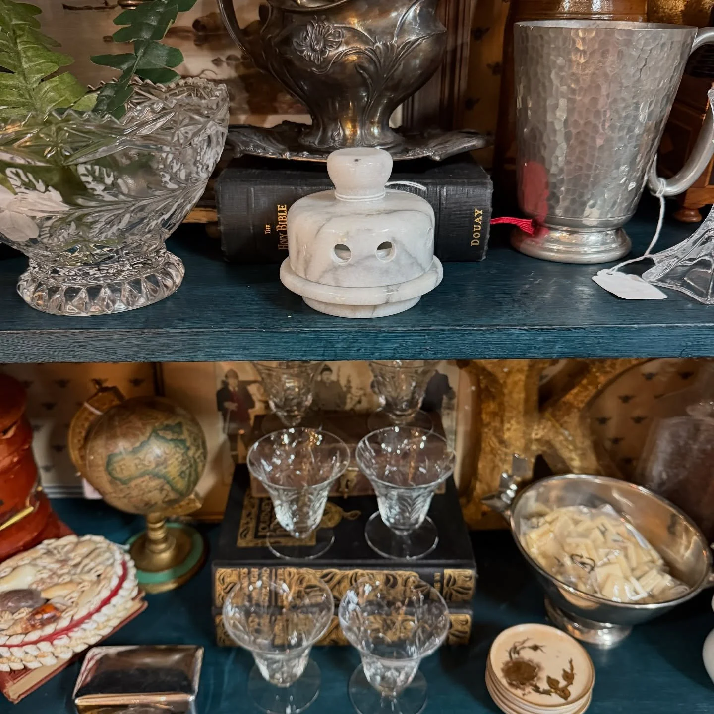 So today was my 4th trip to my booth, #56 @landerstreetvintage, in the last 3 weeks. I sold a French bakers rack that had been there since the day I moved which sold AFTER I did a reset, 2 mini resets later I came in with a bookcase that I painted in