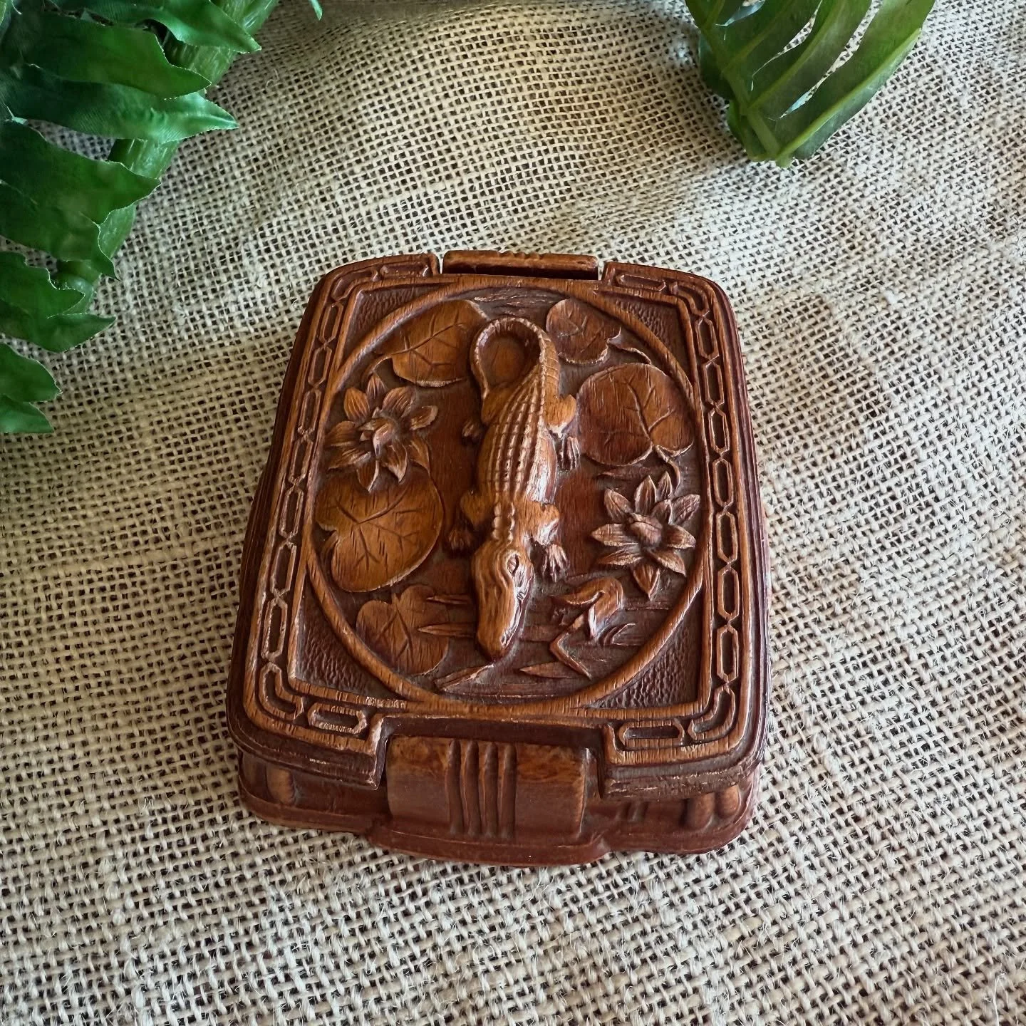 Somehow I feel like this very unique Syroco alligator 🐊 box should wind up with a Florida buyer. Can&rsquo;t seem to shake that vision. It&rsquo;s very cool and I paid up for it but just had to have it. Not quite listed yet but should be by tomorrow