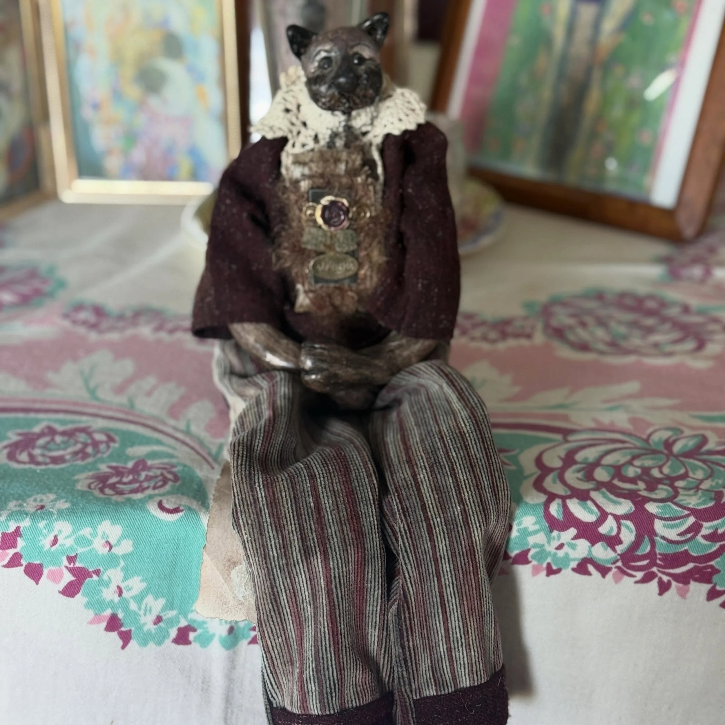 Sweet little gift 💝 of a kitty from my IA friend Carolyn. He&rsquo;s adorable and I love him so much.