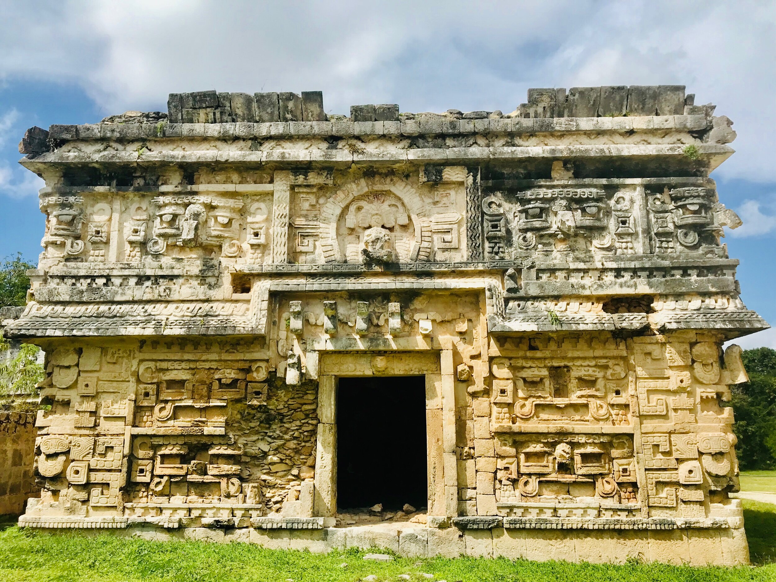 Visiting the great Chichen Itza (one of the 7 Modern World Wonders) —  Family Vagabonders